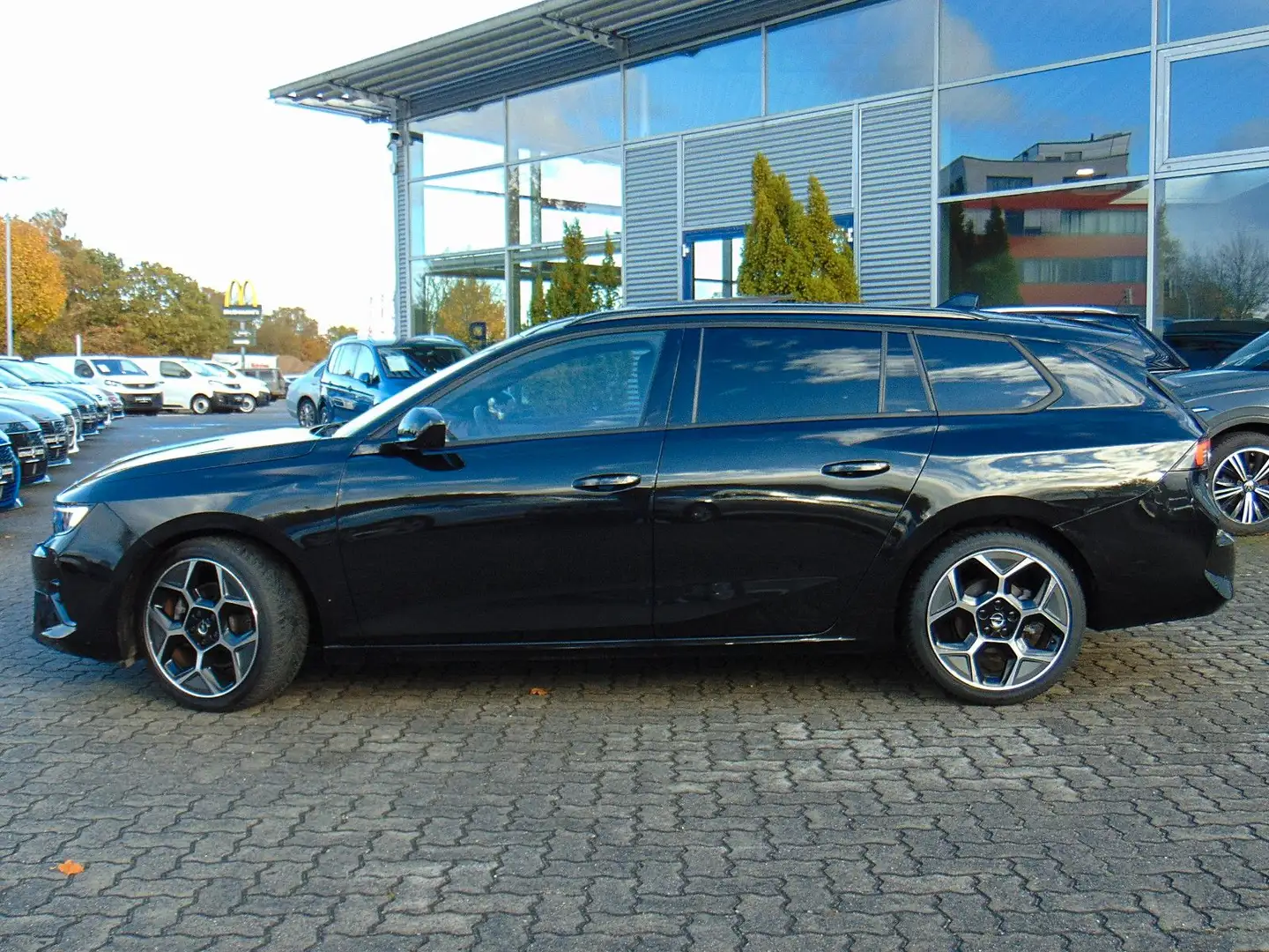 Opel Astra L 1.2 Turbo Sports Tourer AT8 Ultimate Noir - 2