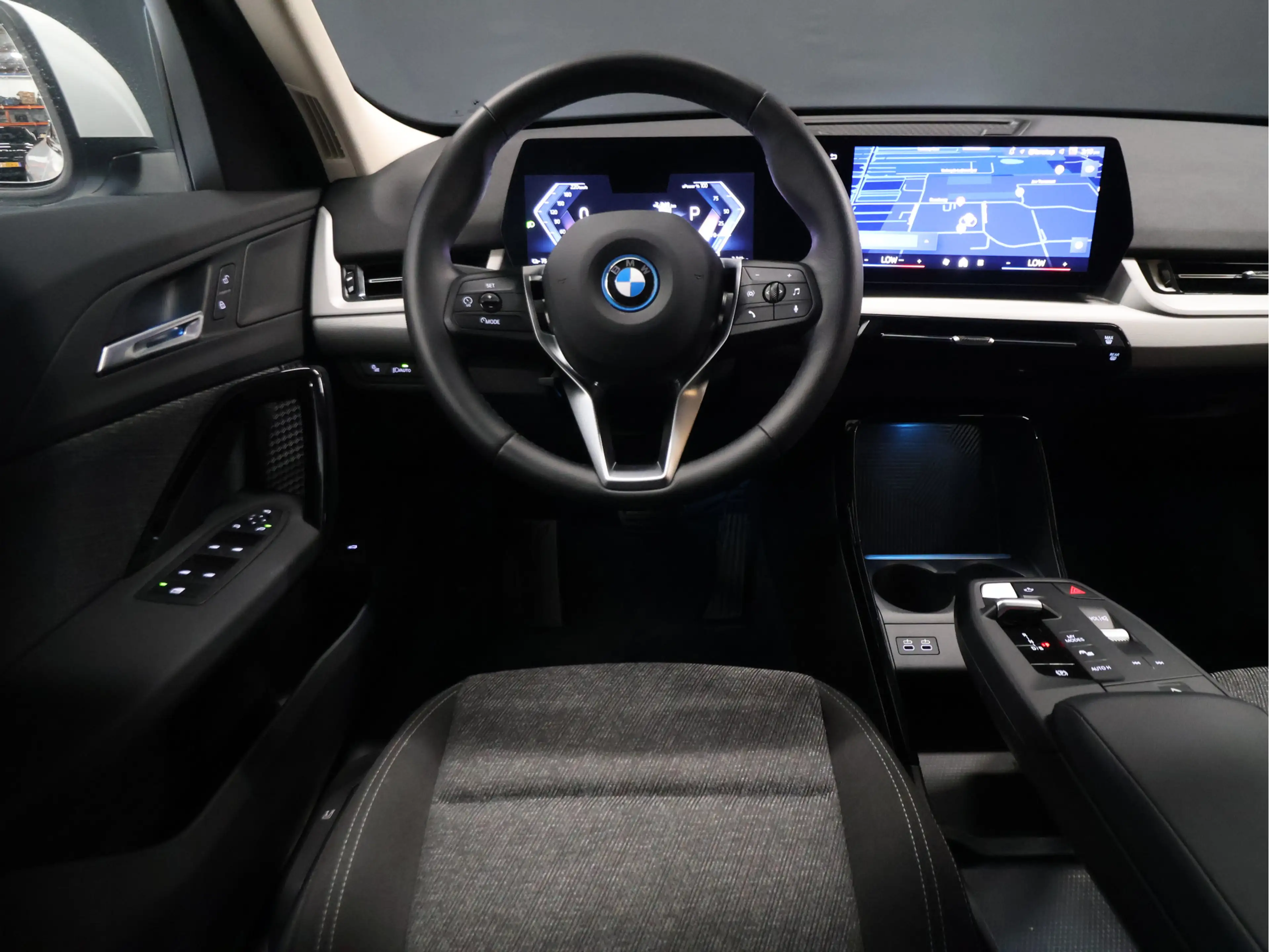 BMW iX2 eDrive20 67 kWh [APPLECARPLAY, ANDROID, CRUISE CON — photo 6