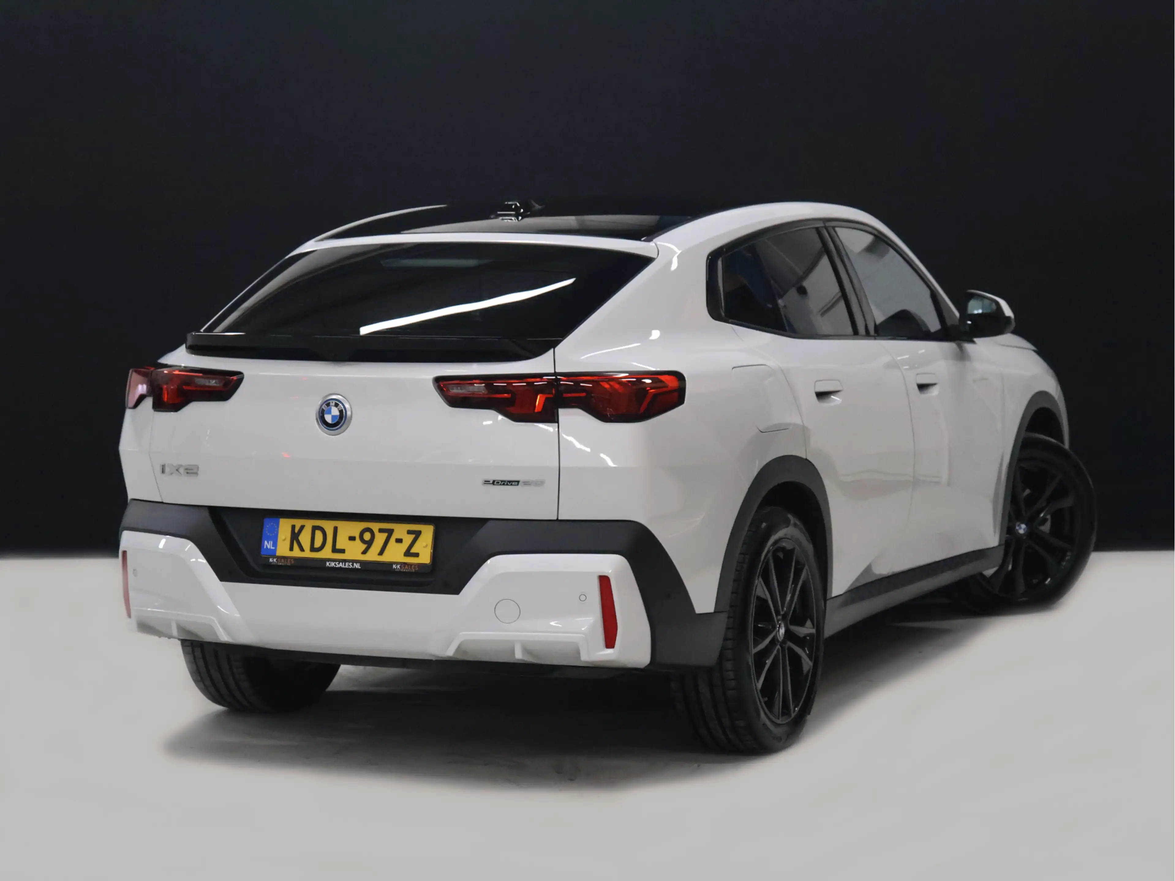 BMW iX2 eDrive20 67 kWh [APPLECARPLAY, ANDROID, CRUISE CON — photo 9