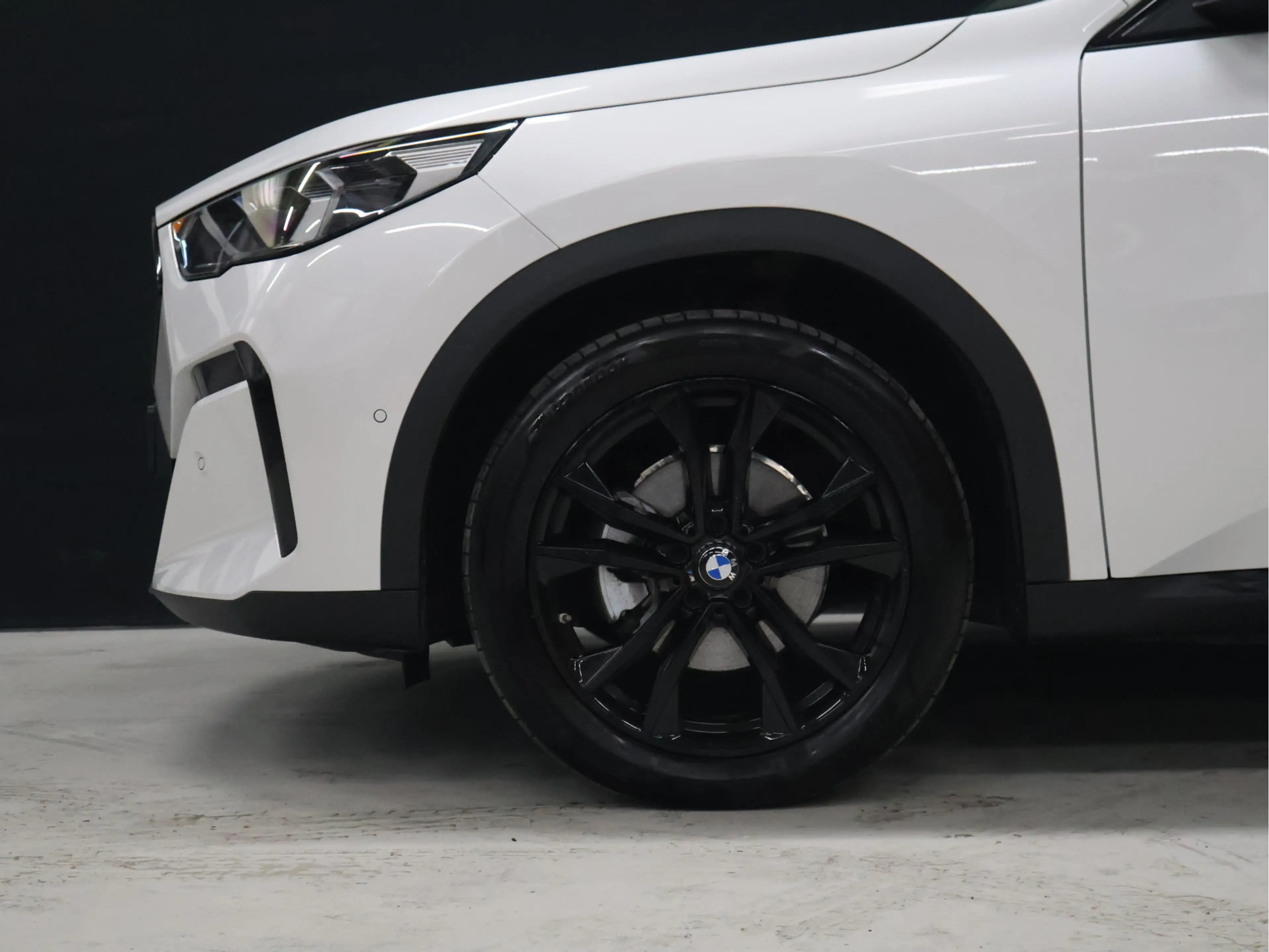 BMW iX2 eDrive20 67 kWh [APPLECARPLAY, ANDROID, CRUISE CON — photo 2