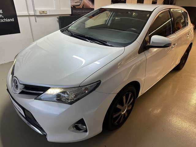 Imagine Toyota Auris 1,8 Hybrid Life