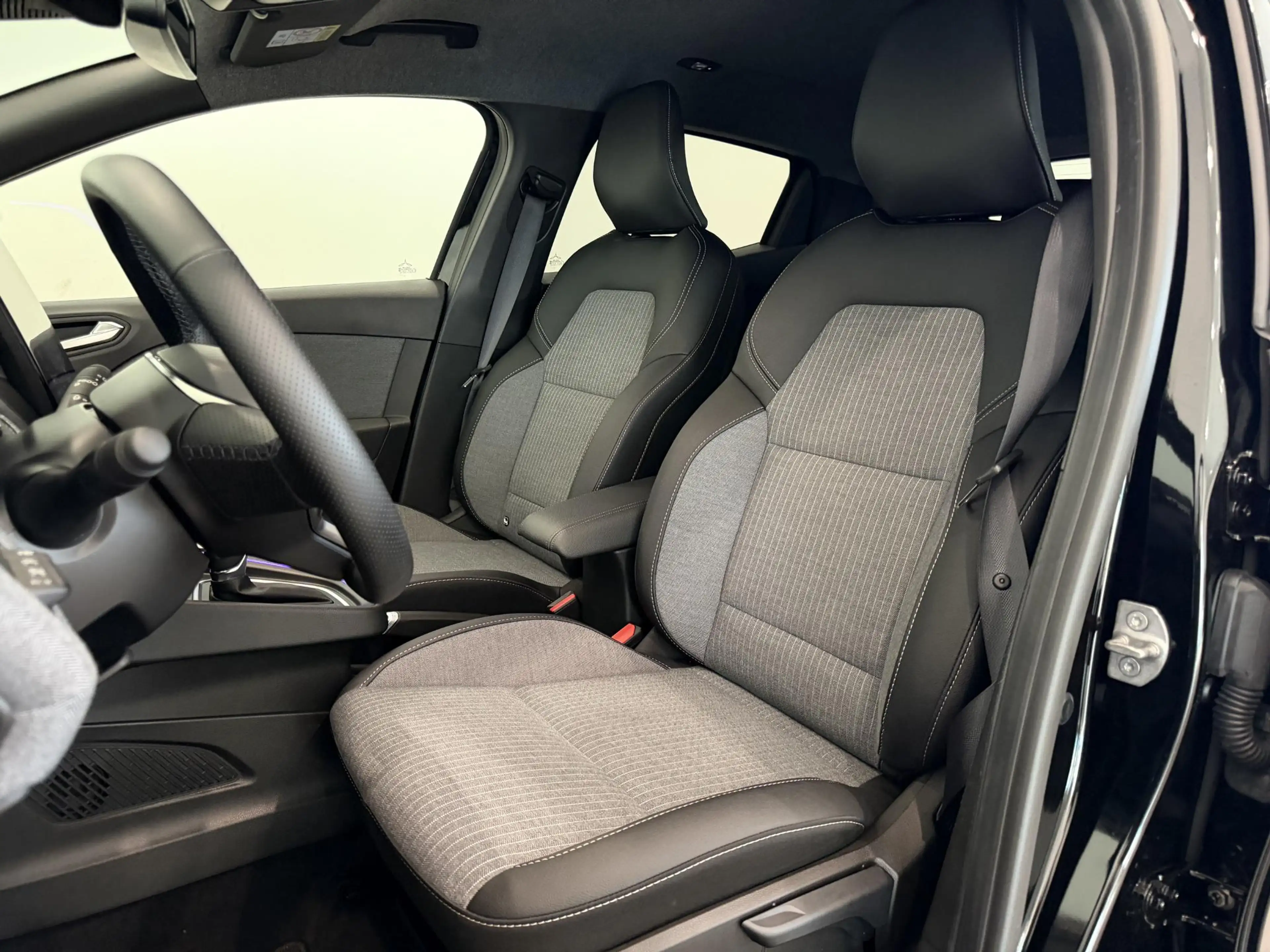 Renault Clio 1.6 E-Tech Full Hybrid 145 techno | Pack Winter | — photo 7
