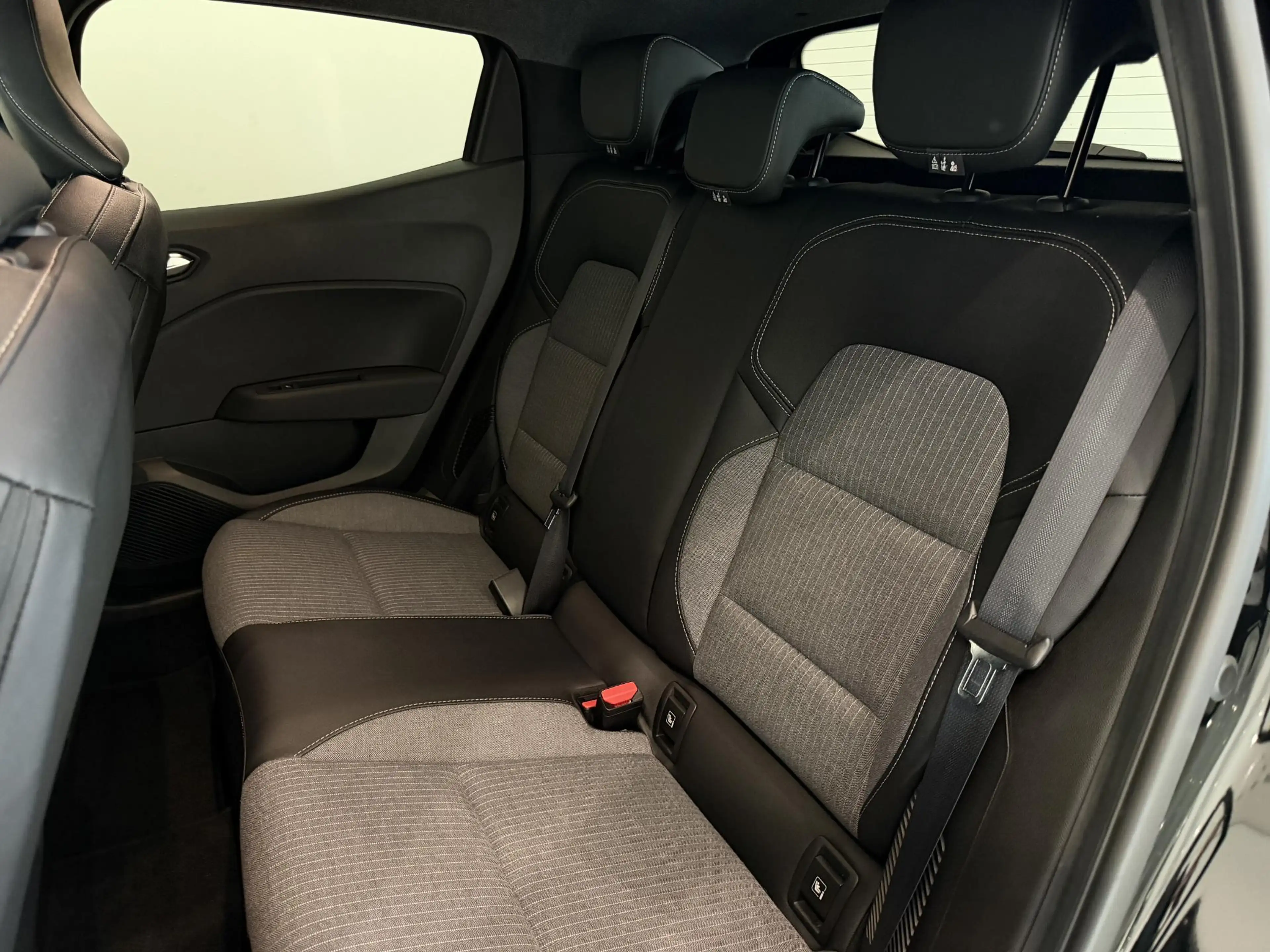 Renault Clio 1.6 E-Tech Full Hybrid 145 techno | Pack Winter | — photo 8