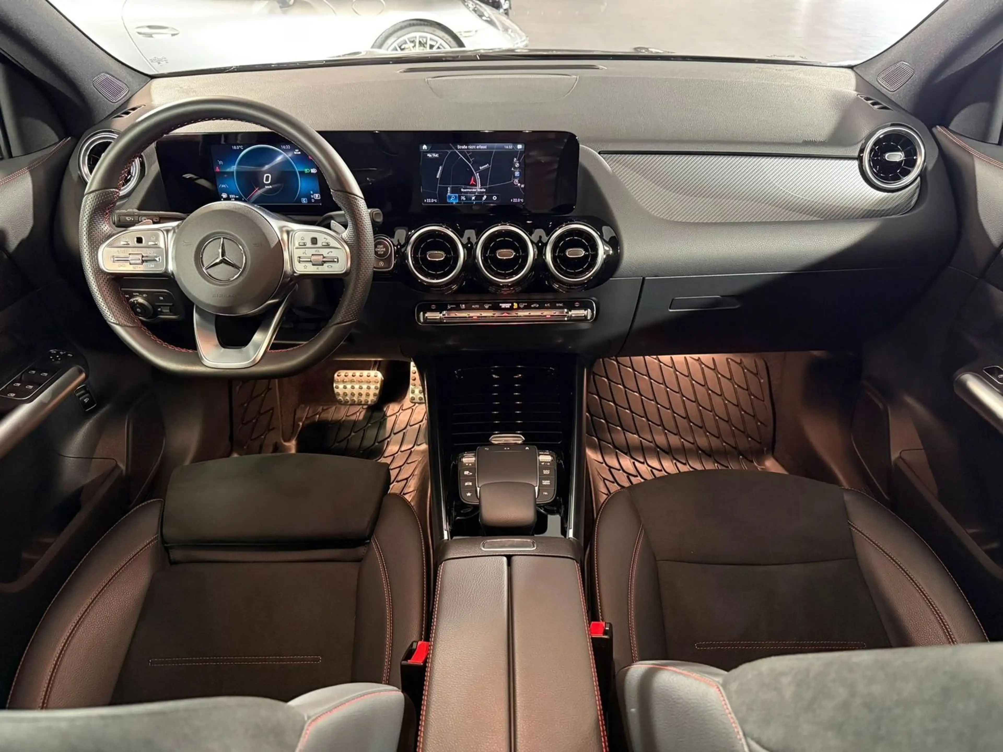 Mercedes-Benz GLA 200 4Matic AMG Line NIGHT AMBIENTE MBUX CarPlay 1.Hand — photo 12