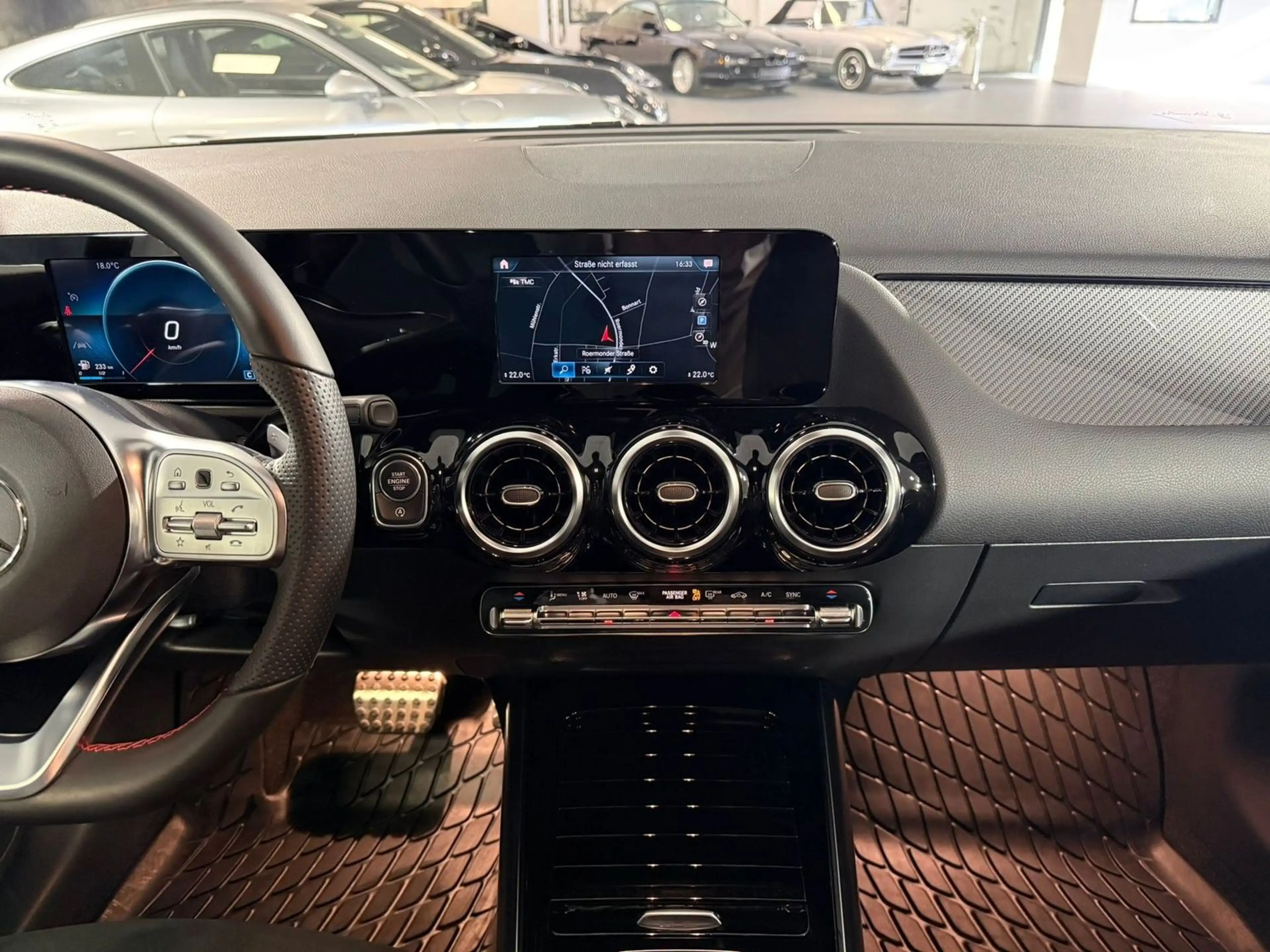 Mercedes-Benz GLA 200 4Matic AMG Line NIGHT AMBIENTE MBUX CarPlay 1.Hand — photo 14