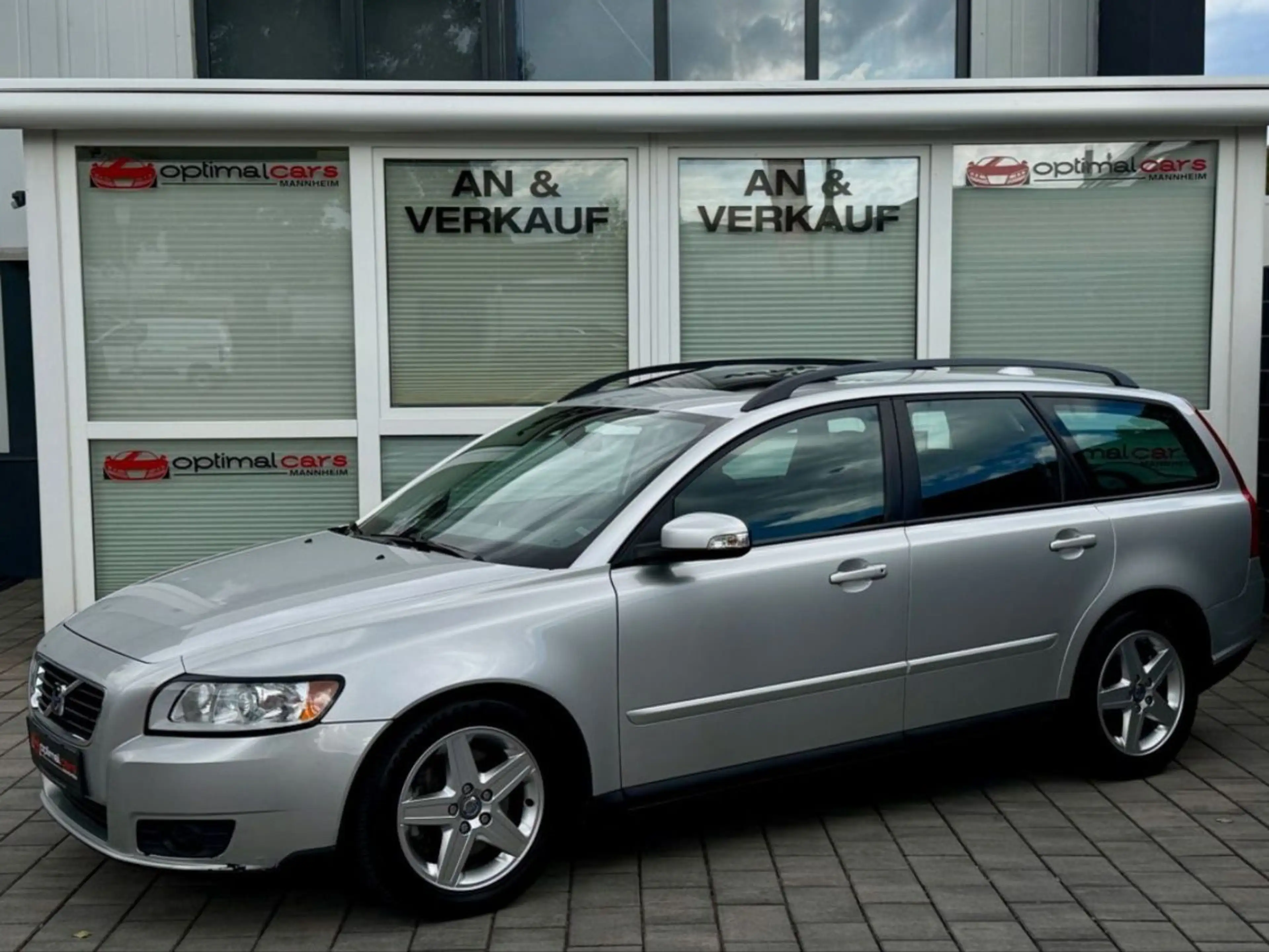 Volvo V50 Kombi 2.4 Kinetic/5 ZYLINDER/AUTM./S-DACH