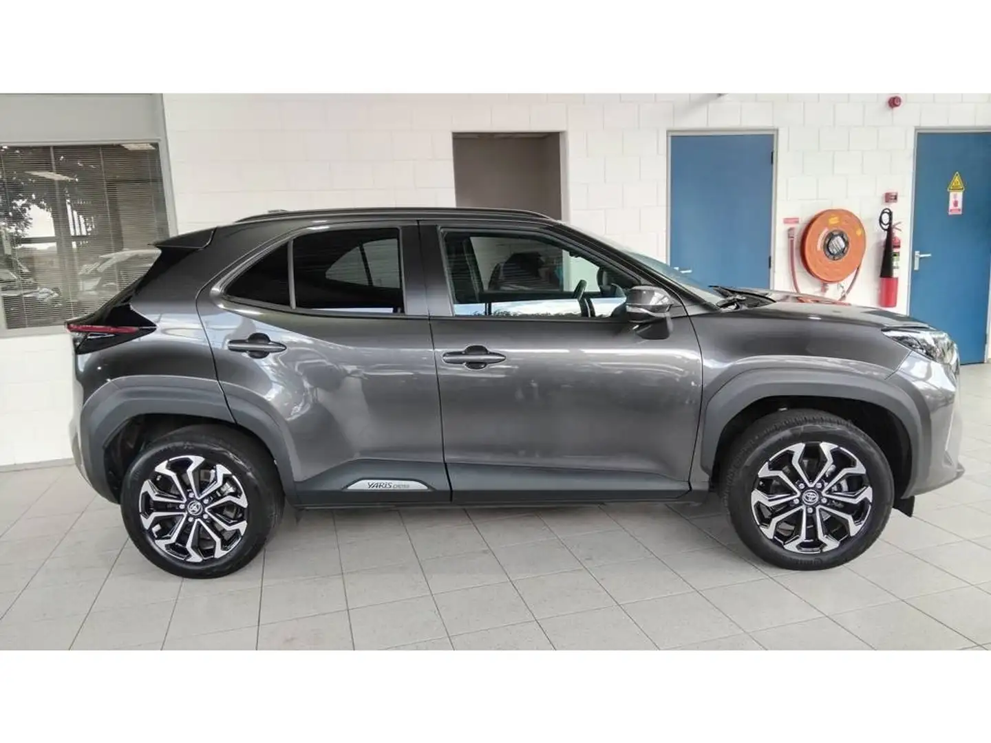 Toyota Yaris Cross 1.5 Dynamic | Trekhaak | Parksens achter | Climat Grijs - 2