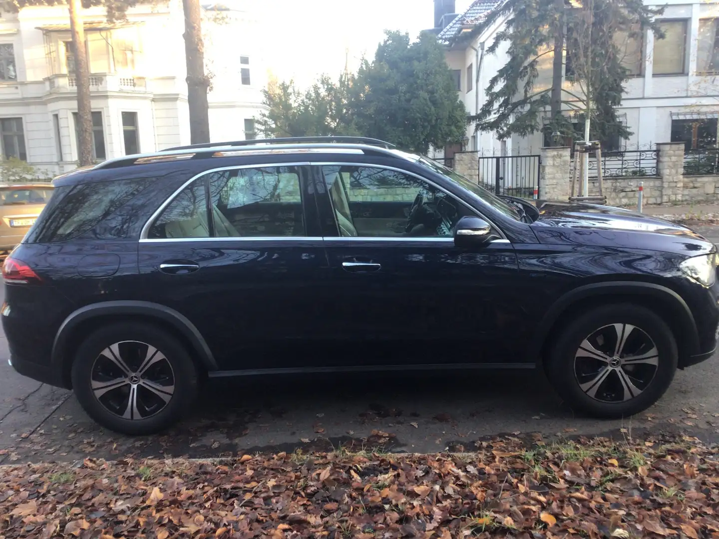 Mercedes-Benz GLE 350 4MATIC mit Luftfederung Blau - 1