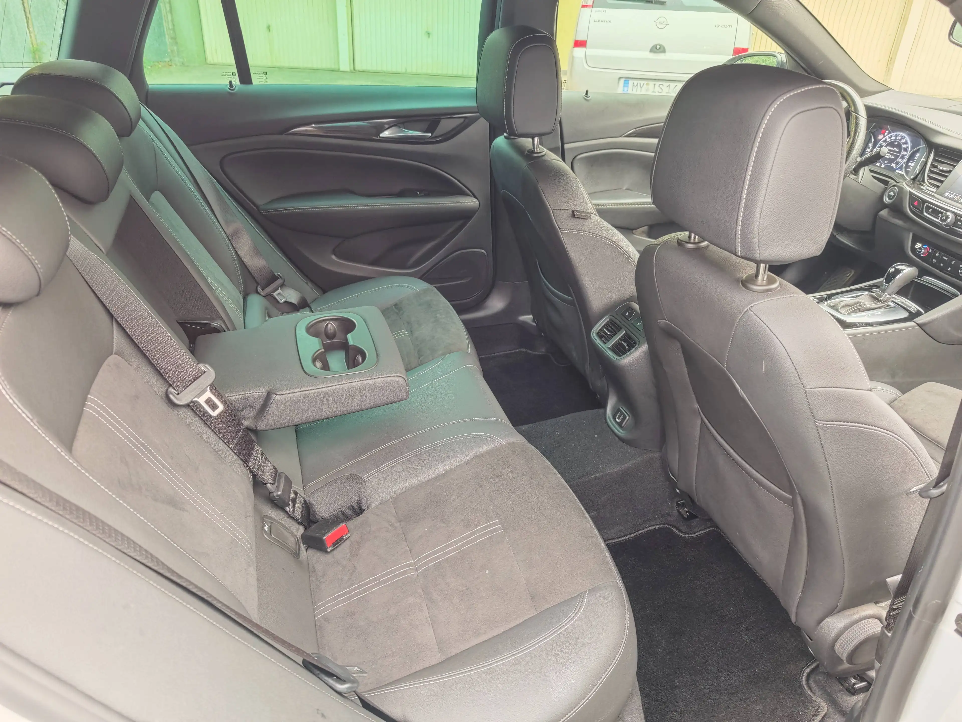 Opel Insignia Ultimate 4x4 WERKSTATTGEPRÜFT TÜV NEU — photo 9