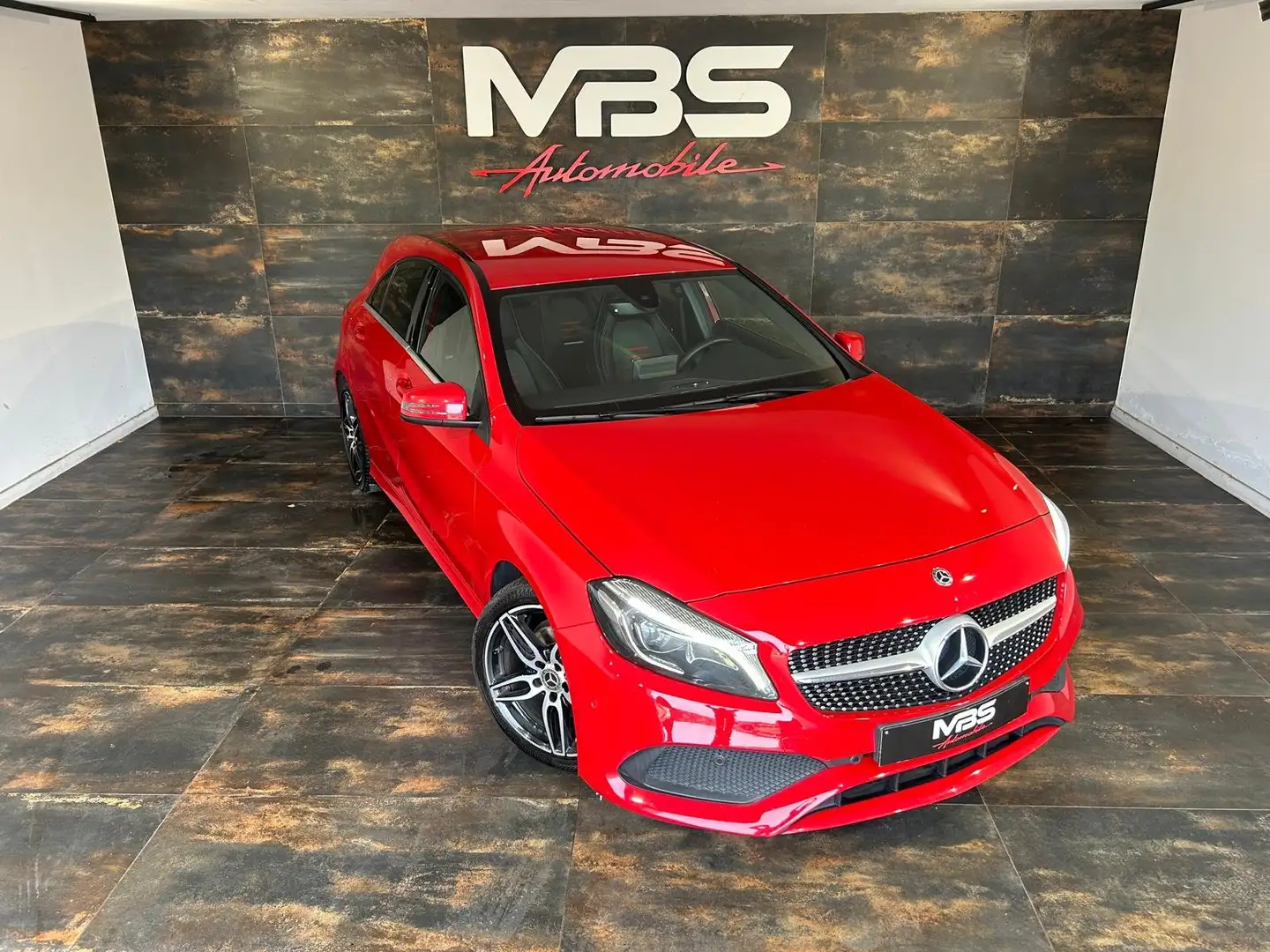 Mercedes-Benz A 180 CAMÉRA * CLIM-BIZONE * CRUISE * RADIO * GPS * Rood - 2