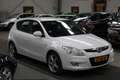 Hyundai i30 1.6i Dynamic Luxe Airco, Isofix, Stuurbekrachtigin Wit - thumbnail 2
