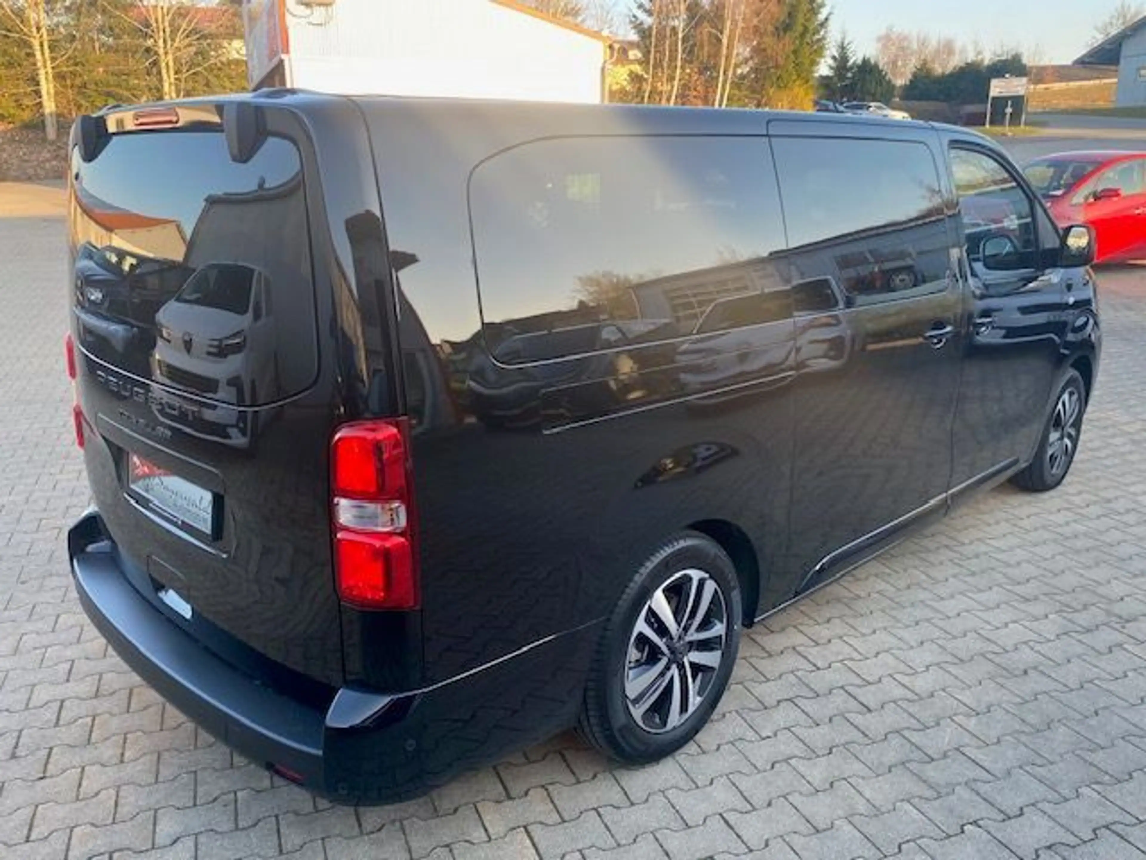 Peugeot Traveller Allure 2,2 L3 8-Sitze Navi Pano Webast — photo 13