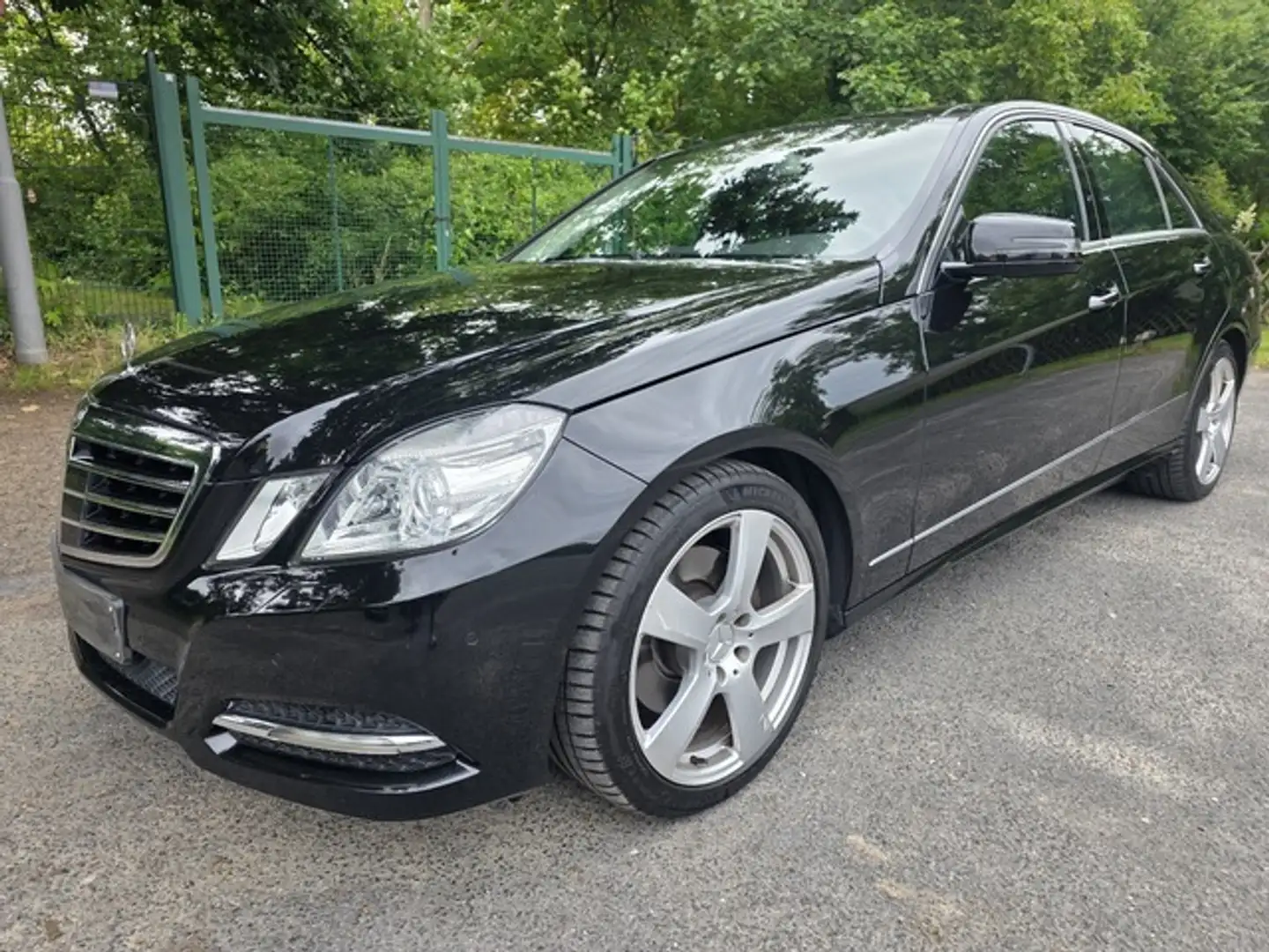 Mercedes-Benz E 350 Avantgarde 4 Matic Vollausstattung Negru - 2