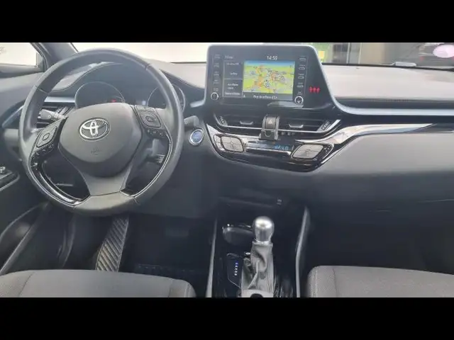Toyota C-HR view 8