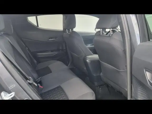 Toyota C-HR view 10