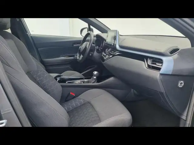 Toyota C-HR view 9