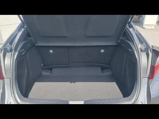 Toyota C-HR view 11