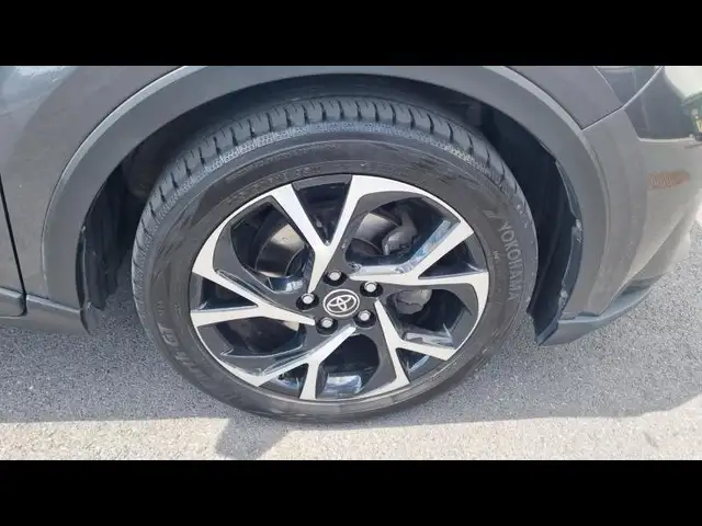 Toyota C-HR view 12