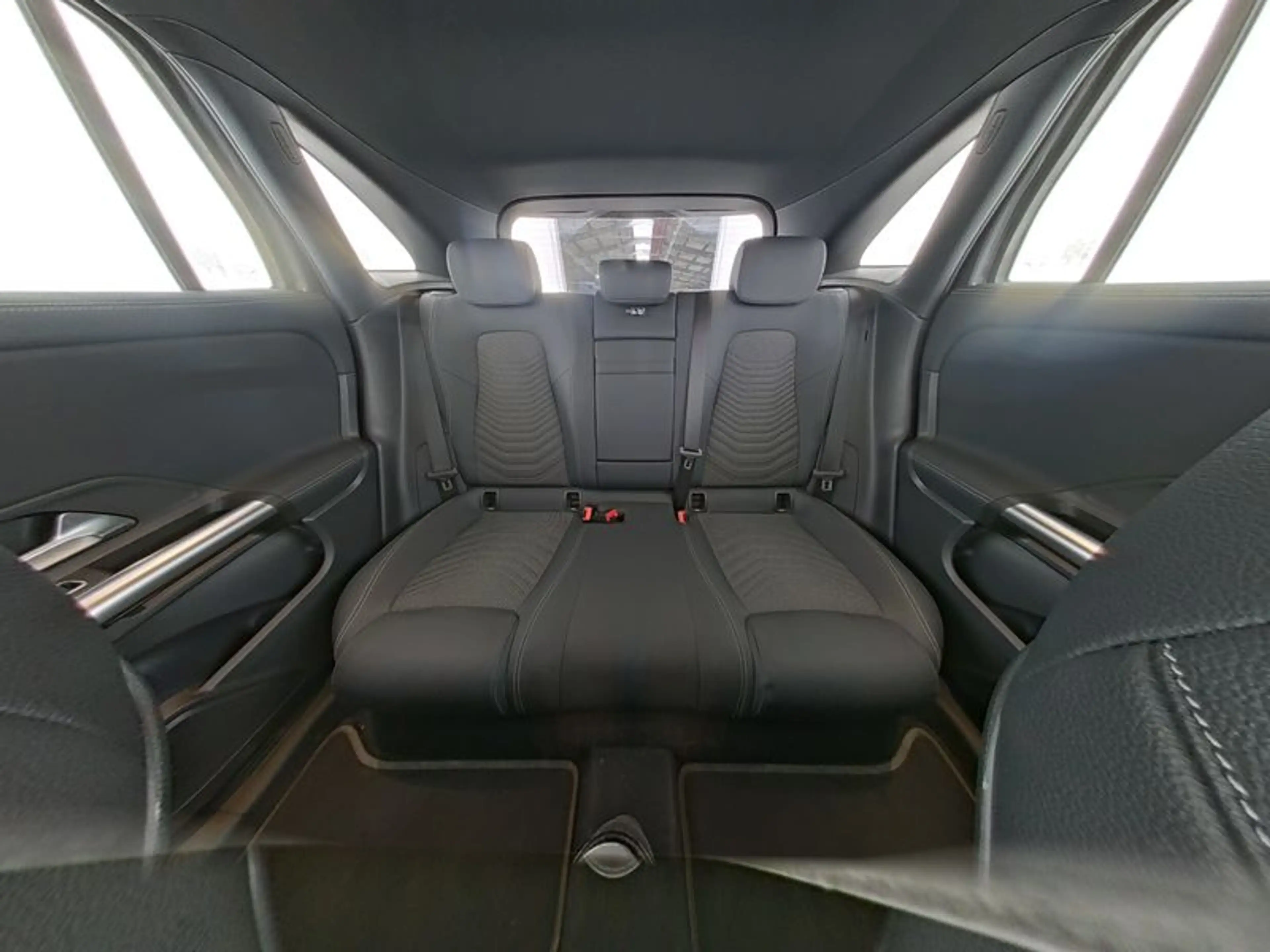 Mercedes-Benz EQA 250 ACC AUT Kam. KlimaA LED LM Navi PDC SHZ — photo 8