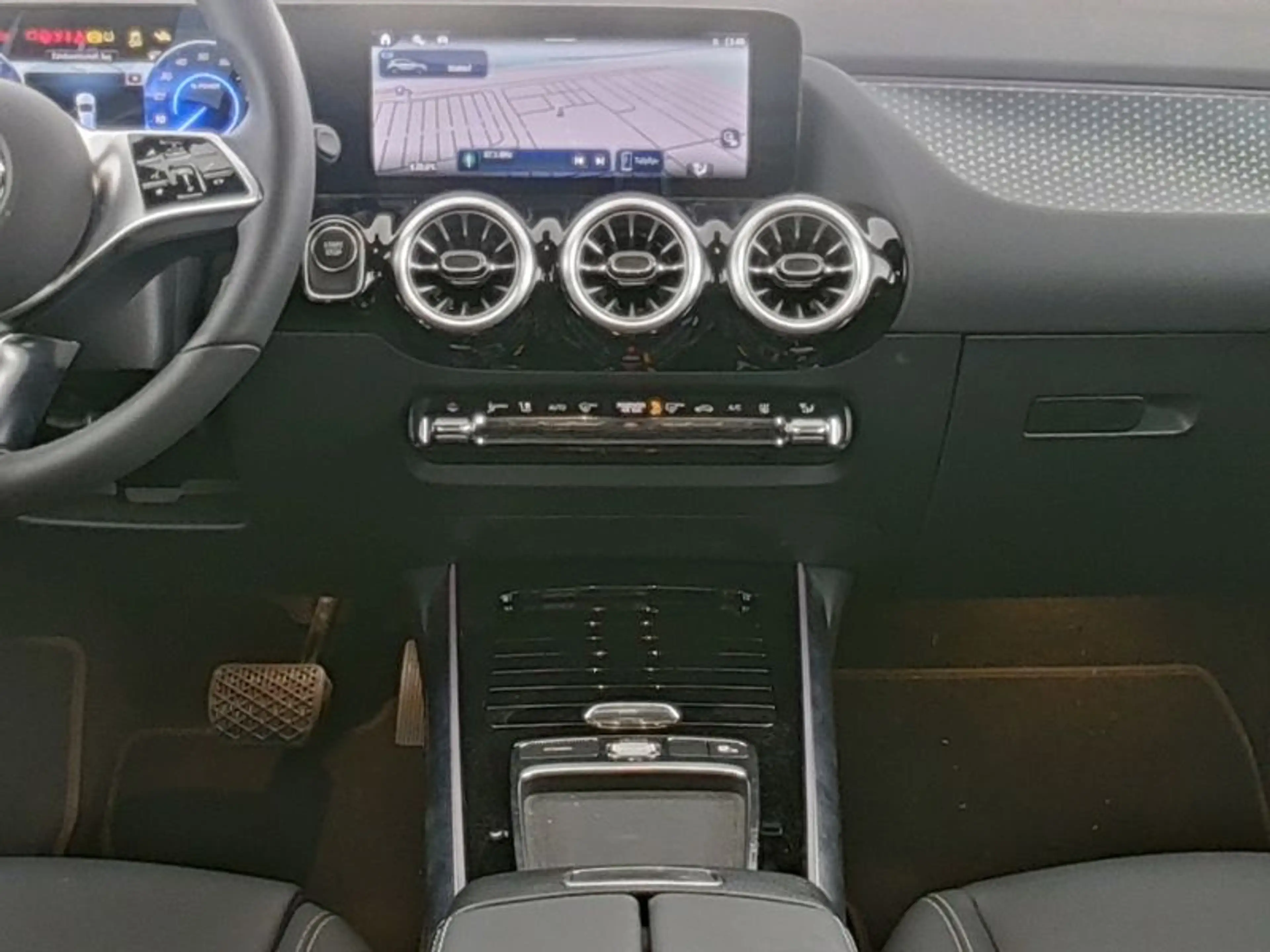 Mercedes-Benz EQA 250 ACC AUT Kam. KlimaA LED LM Navi PDC SHZ — photo 10
