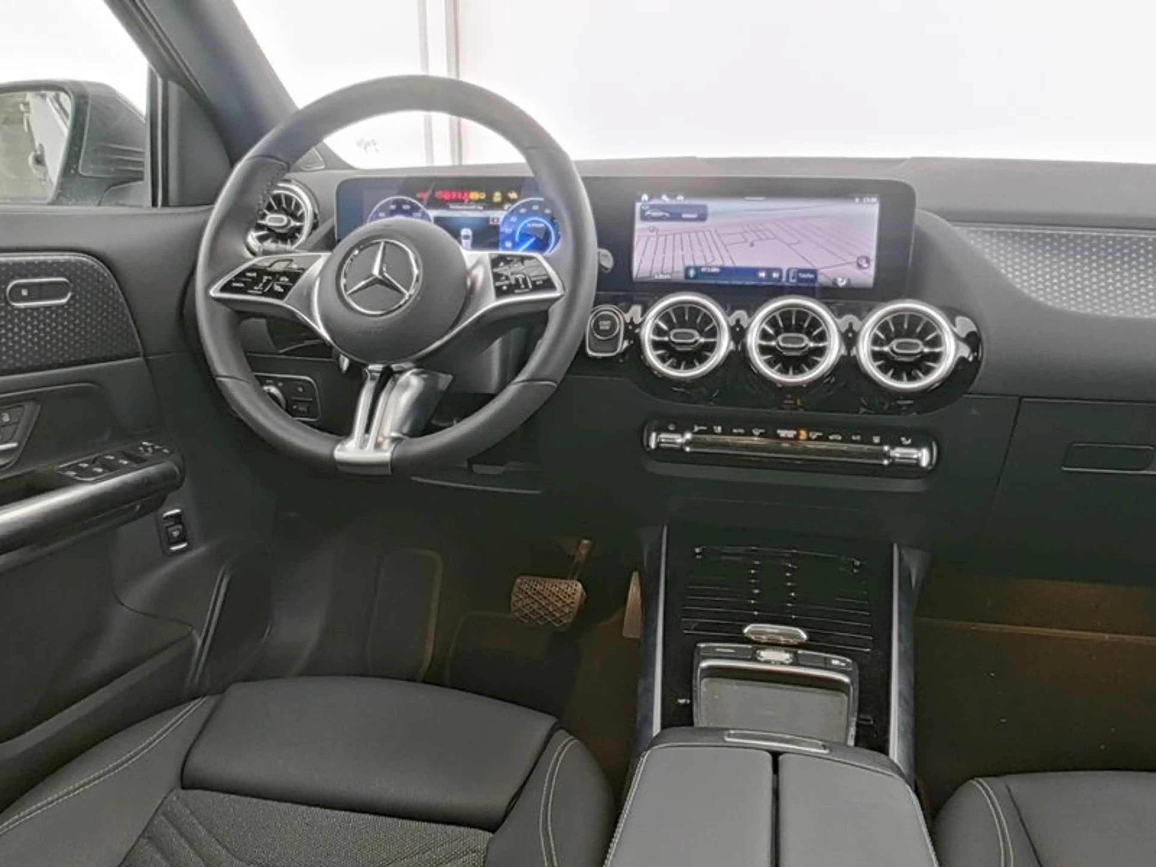 Mercedes-Benz EQA 250 ACC AUT Kam. KlimaA LED LM Navi PDC SHZ — photo 6