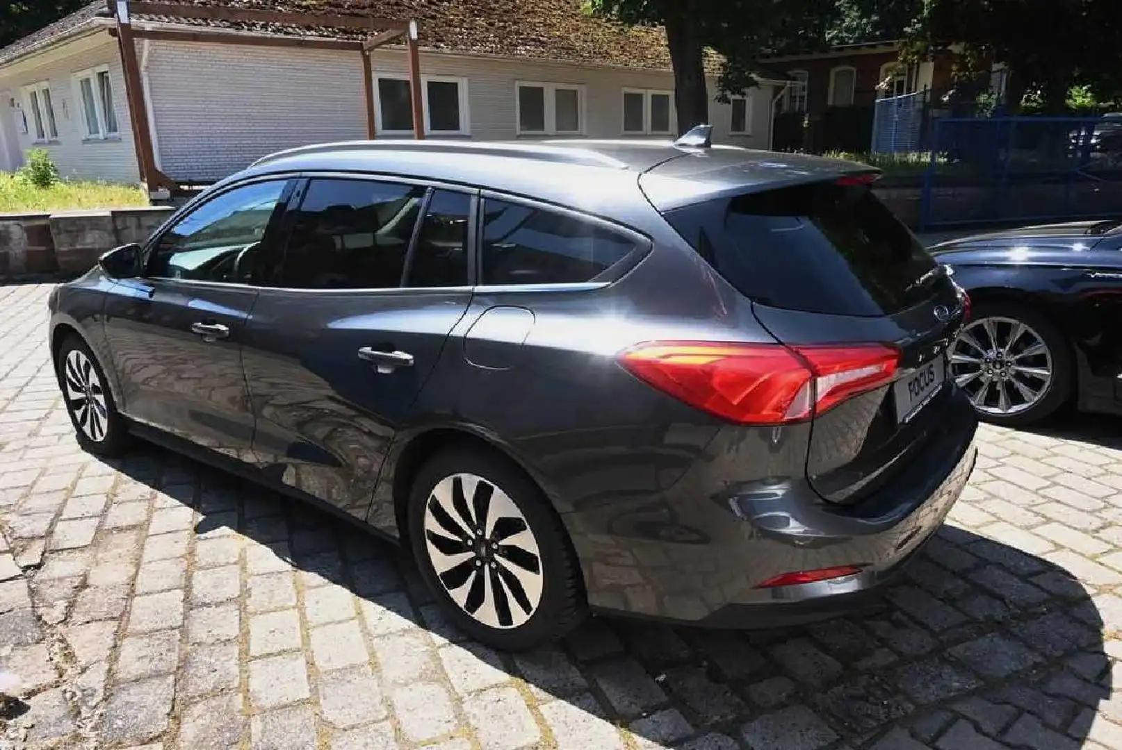 Ford Focus Cool & Connect Grau - 2