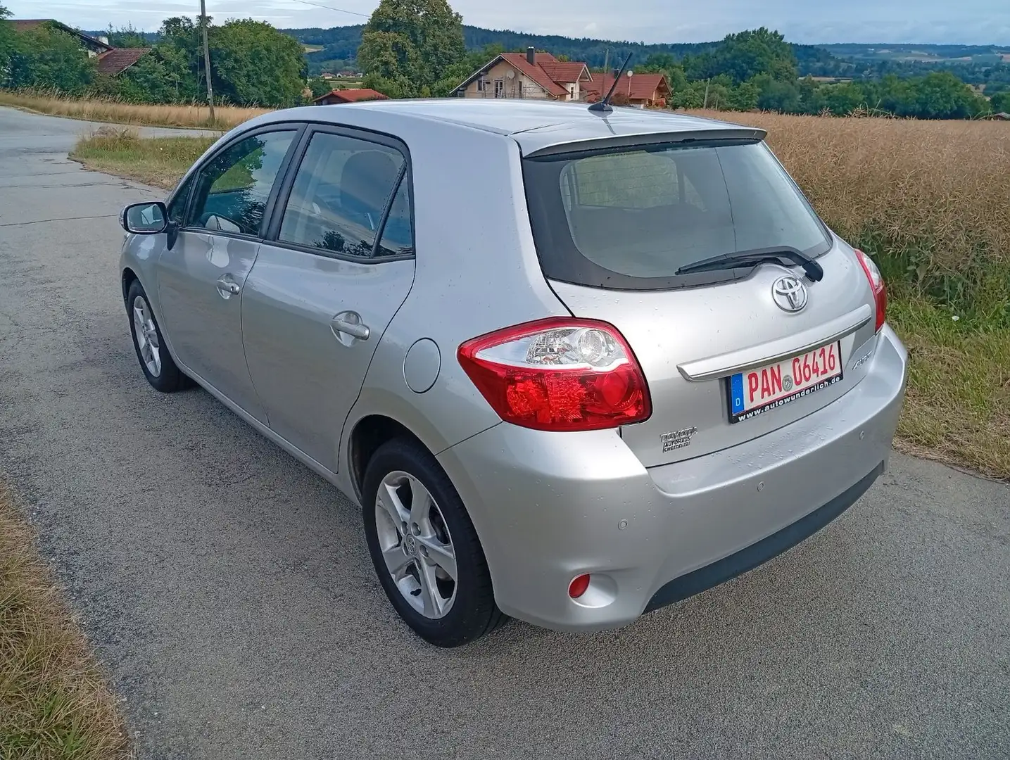 Toyota Auris 1.4 VVT-i Klima, FH, ZV, 8-fach-Alu,6-Gang Argento - 2