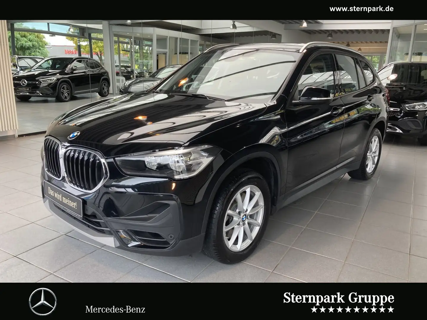 BMW X1 X1 sDrive20i Advantage Pano*AHK*Navi*PDC*1-Hand* Schwarz - 1