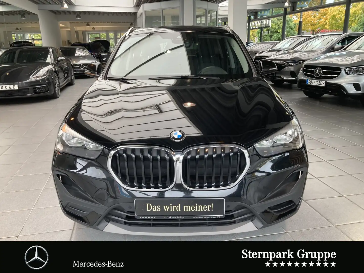 BMW X1 X1 sDrive20i Advantage Pano*AHK*Navi*PDC*1-Hand* Schwarz - 2