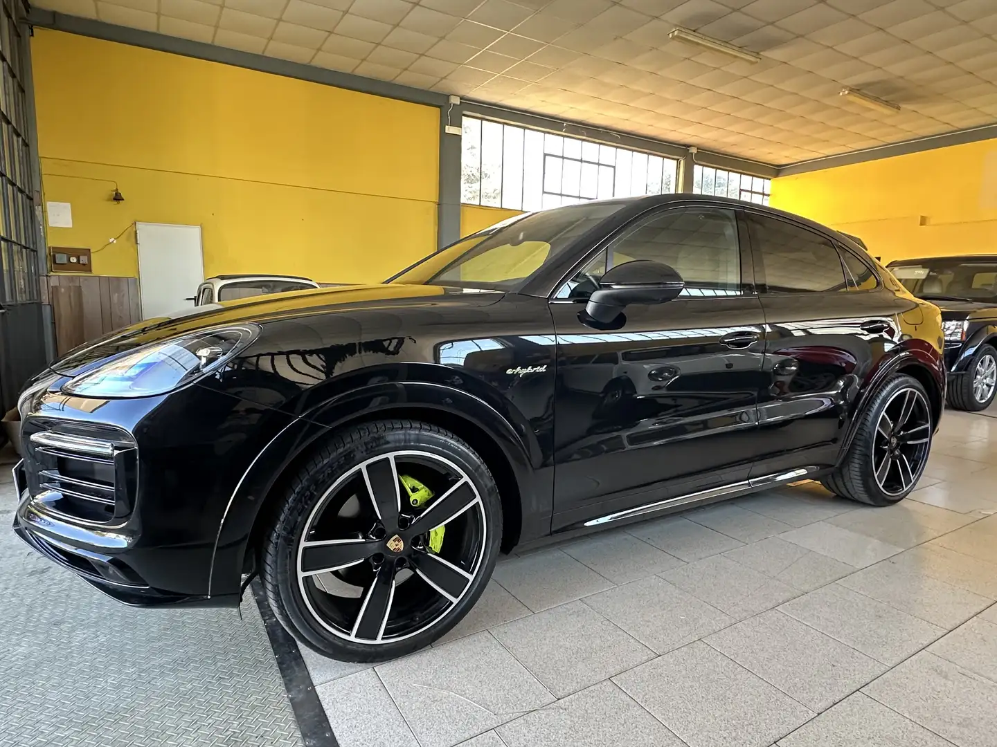 Porsche Cayenne Coupe 3.0 e-hybrid Approved fino 08/26 Nero - 1