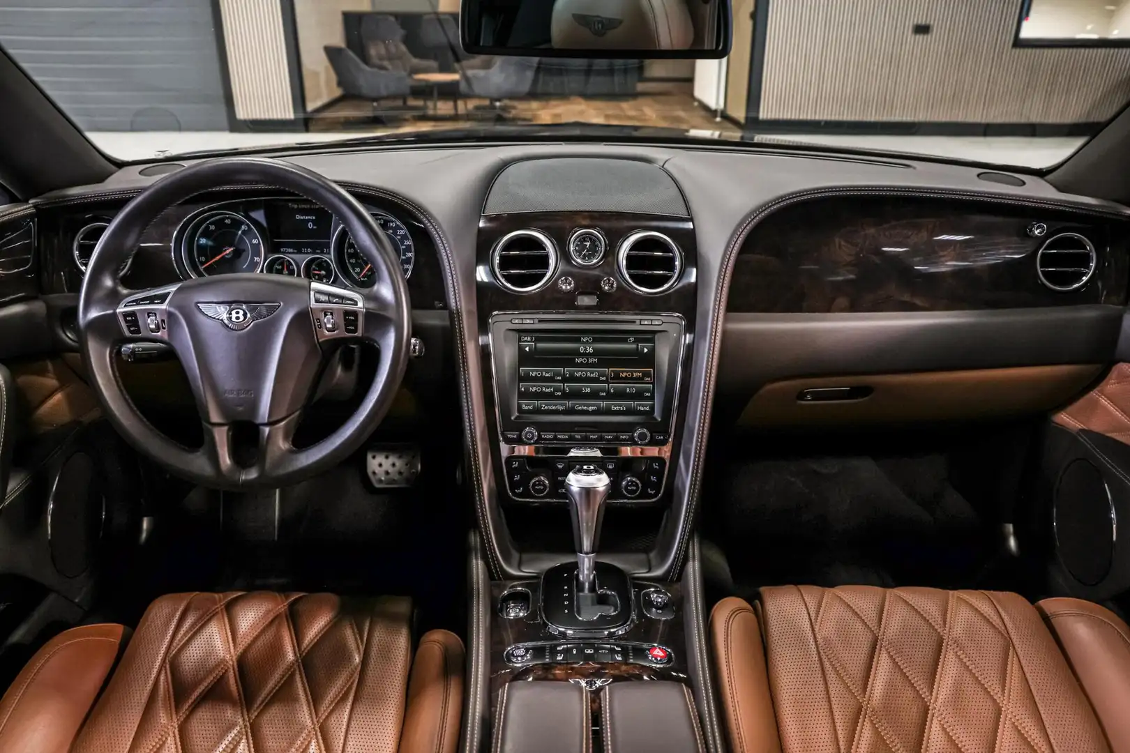 Bentley Flying Spur 4.0 V8|Massage V+A|ACC|Multimedia achter Schwarz - 2