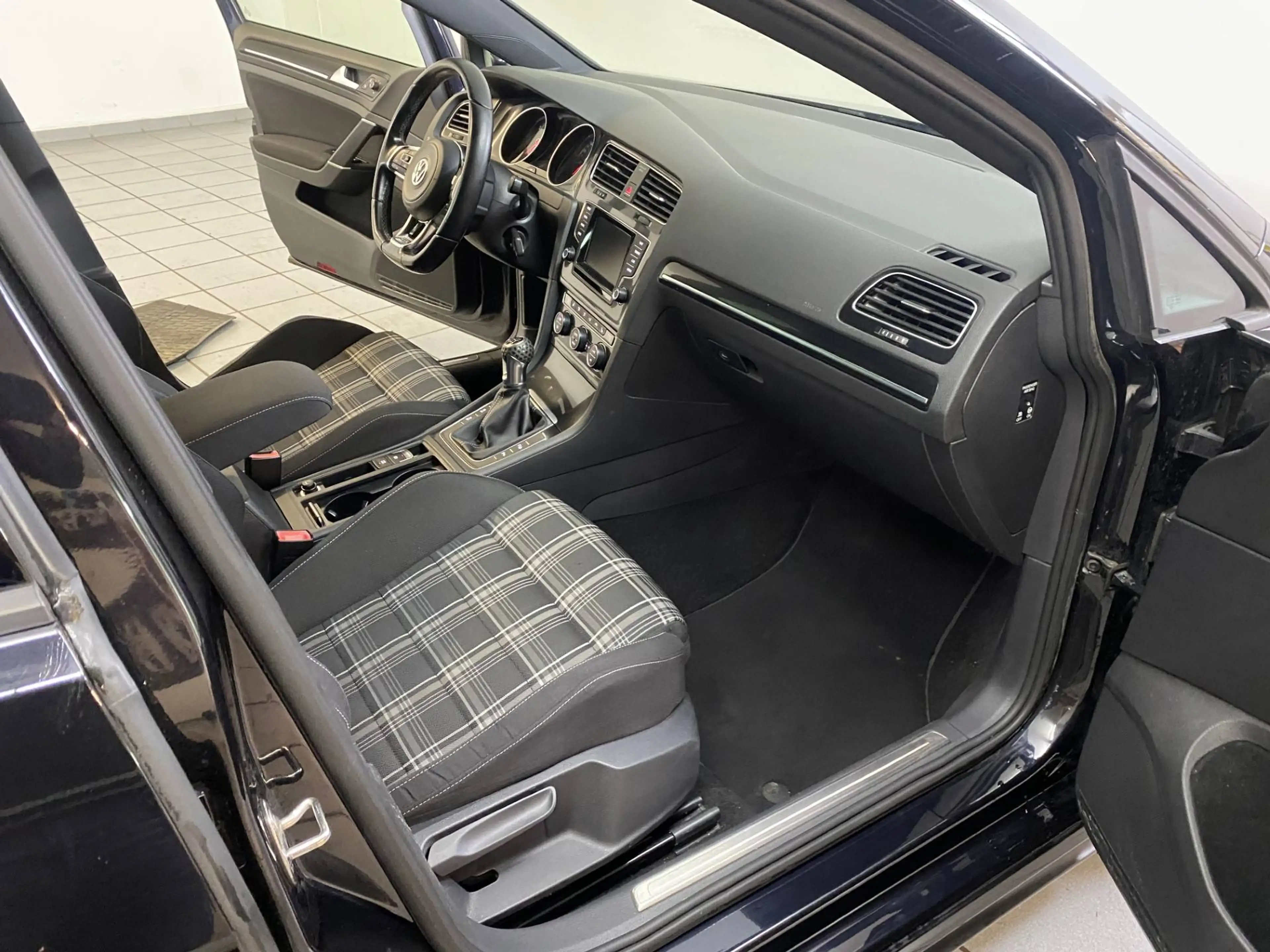 Volkswagen Golf GTD GTD BMT — photo 7