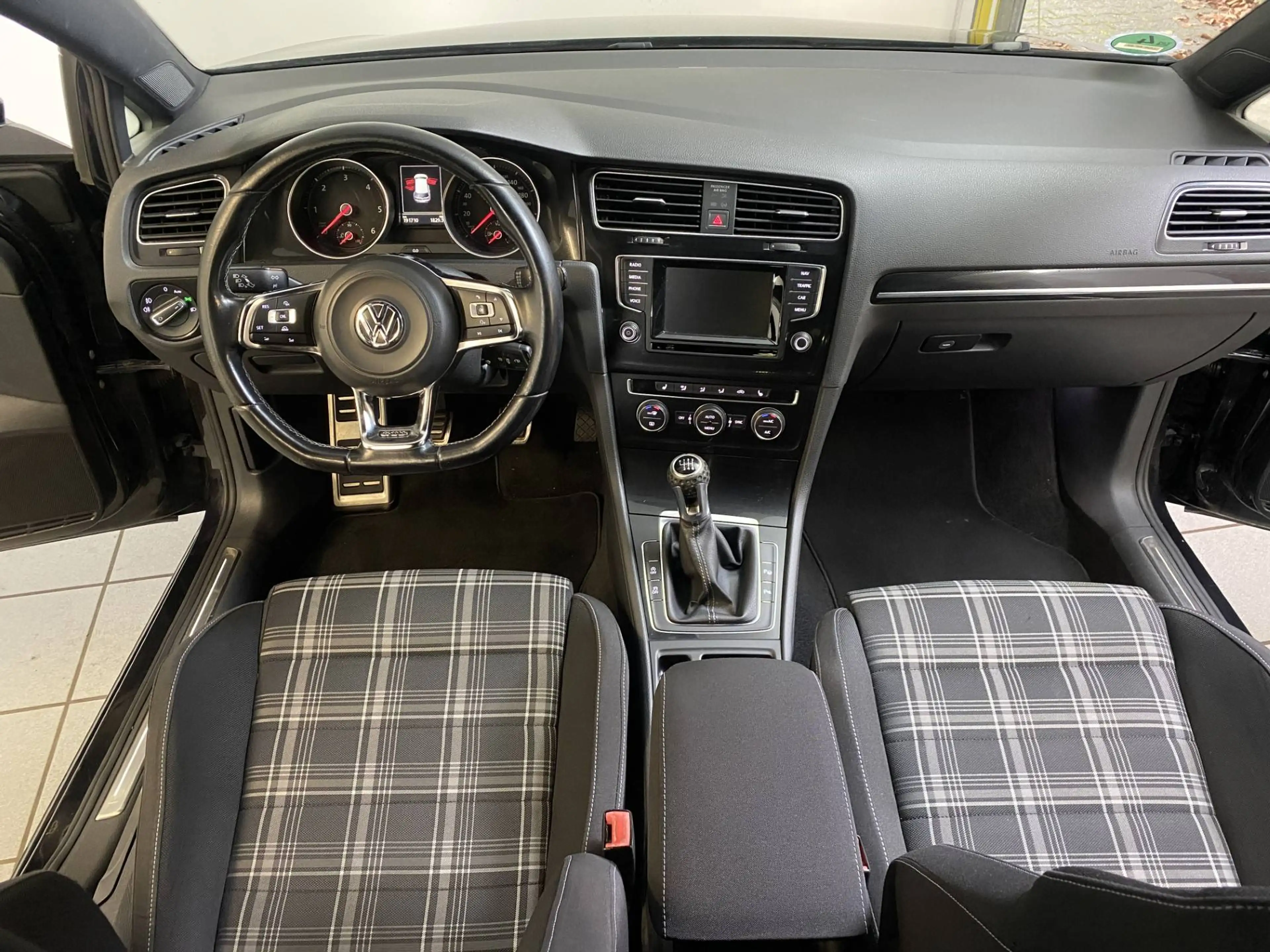 Volkswagen Golf GTD GTD BMT — photo 6