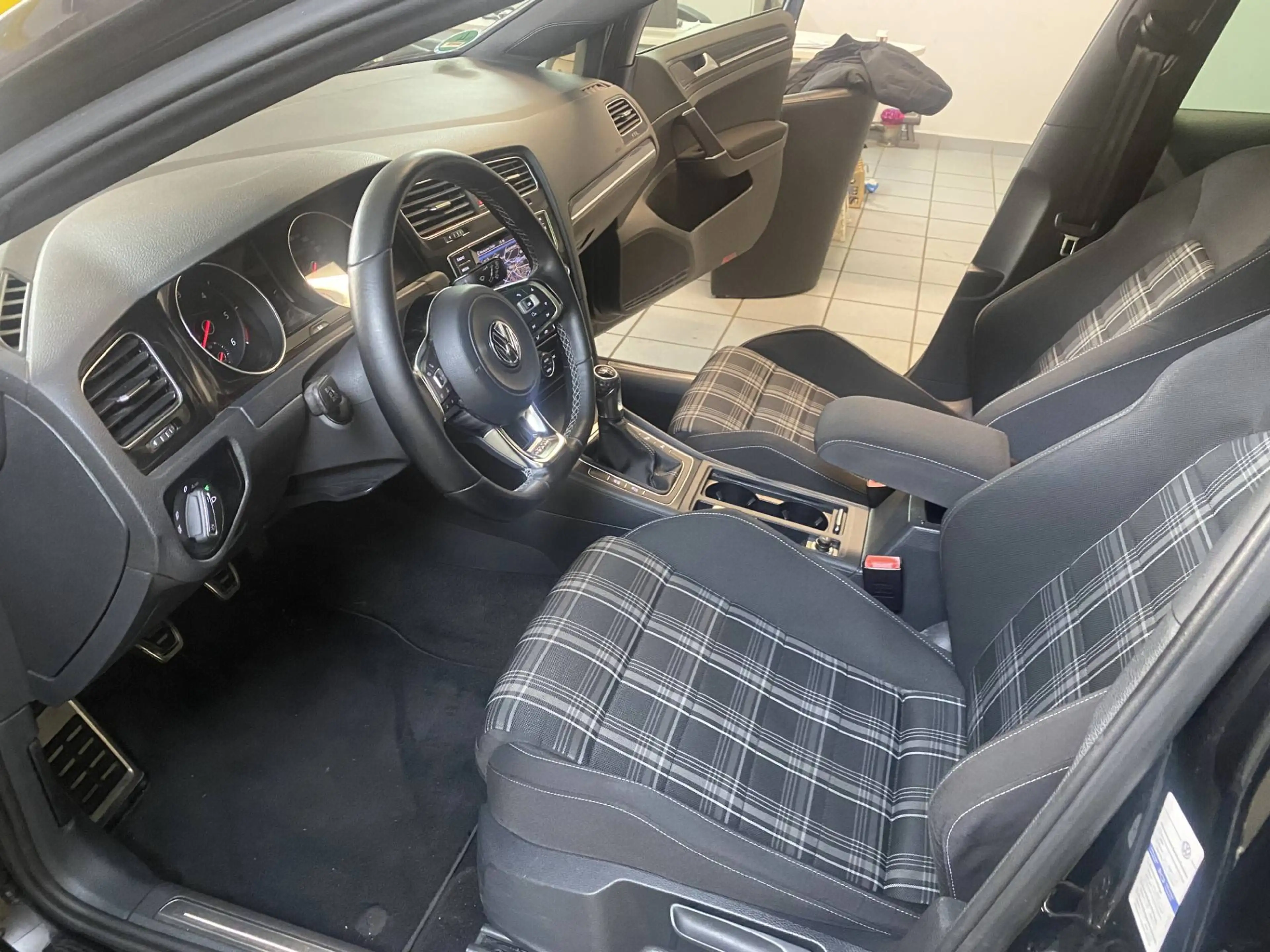 Volkswagen Golf GTD GTD BMT — photo 5