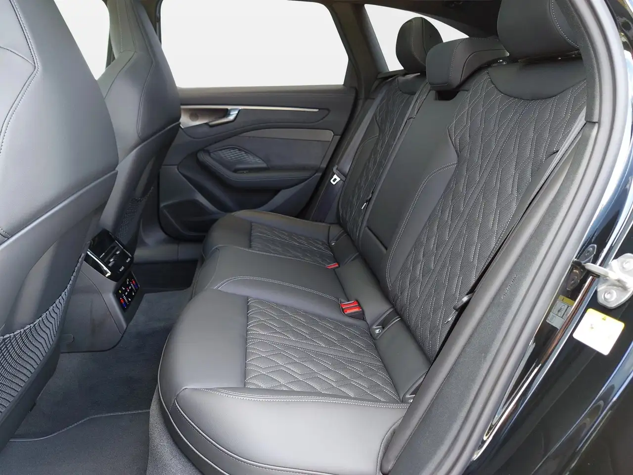 2026 Audi A6 allroad TDI quattro 220 kW S tronic HUD Pano, photograph 11