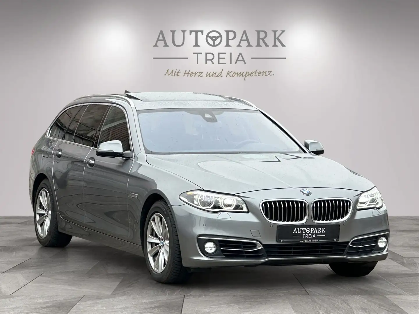 BMW 535 d xDrive (AHK-H.Kardon-PANO-LED-STANDHEIZUNG) Grijs - 1