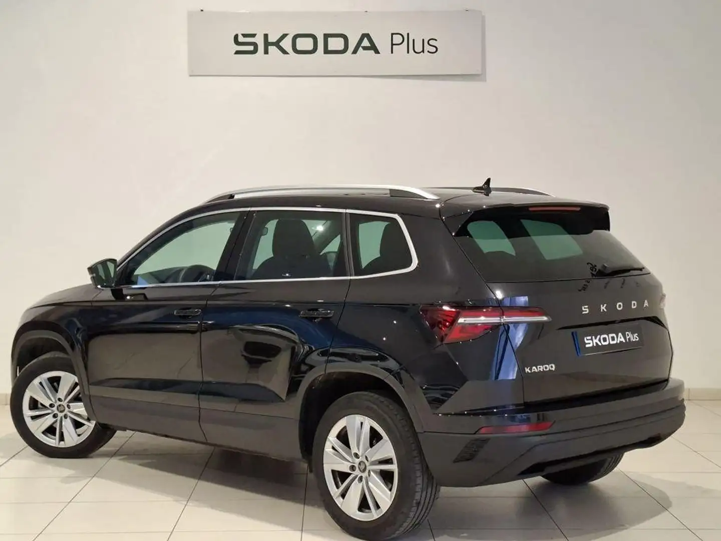 Skoda Karoq 1.5 TSI Selection ACT DSG 110KW Negro - 2