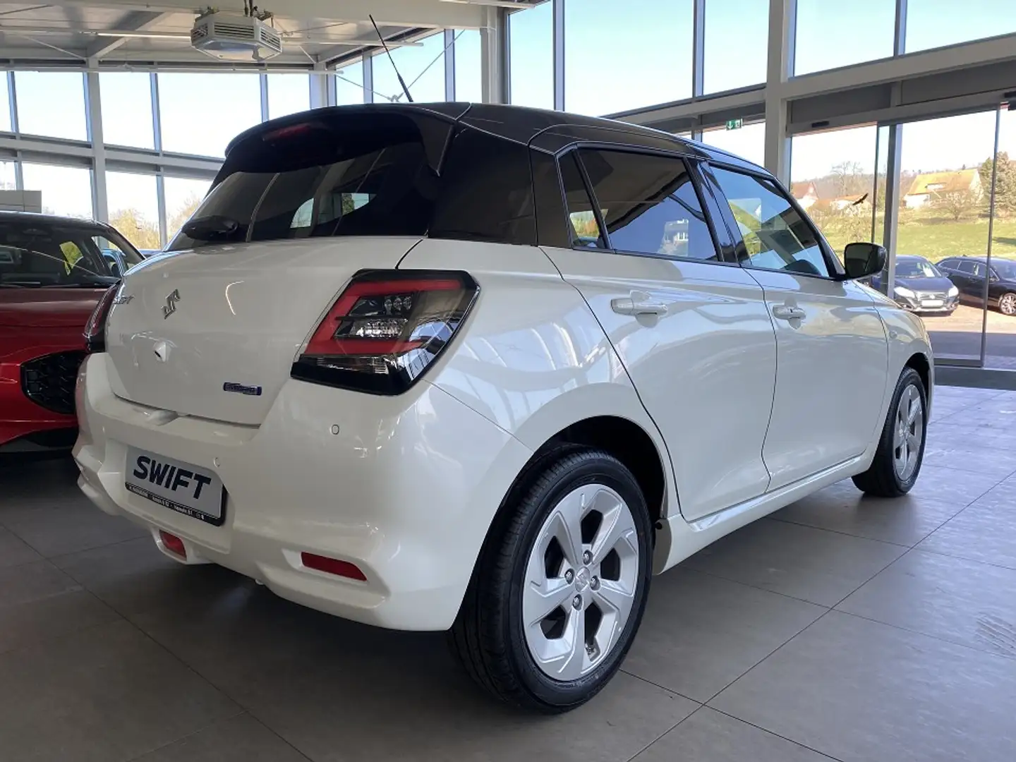 Suzuki Swift 1.2 Comfort Hybrid Navi, Kamera, ACC Weiß - 2