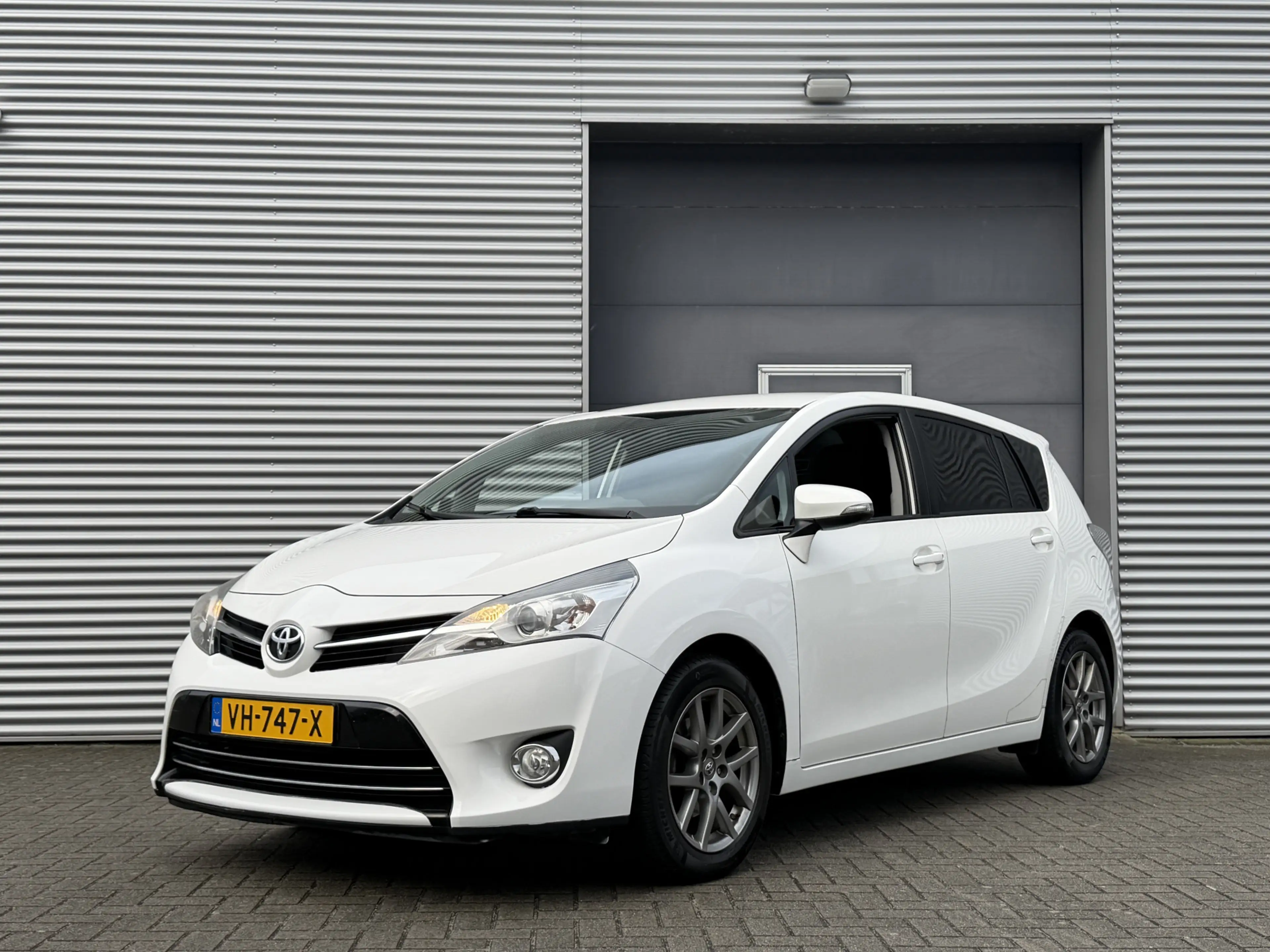 Toyota Verso 2.0 D-4D Business I Grijs Kenteken I Navi I Camera