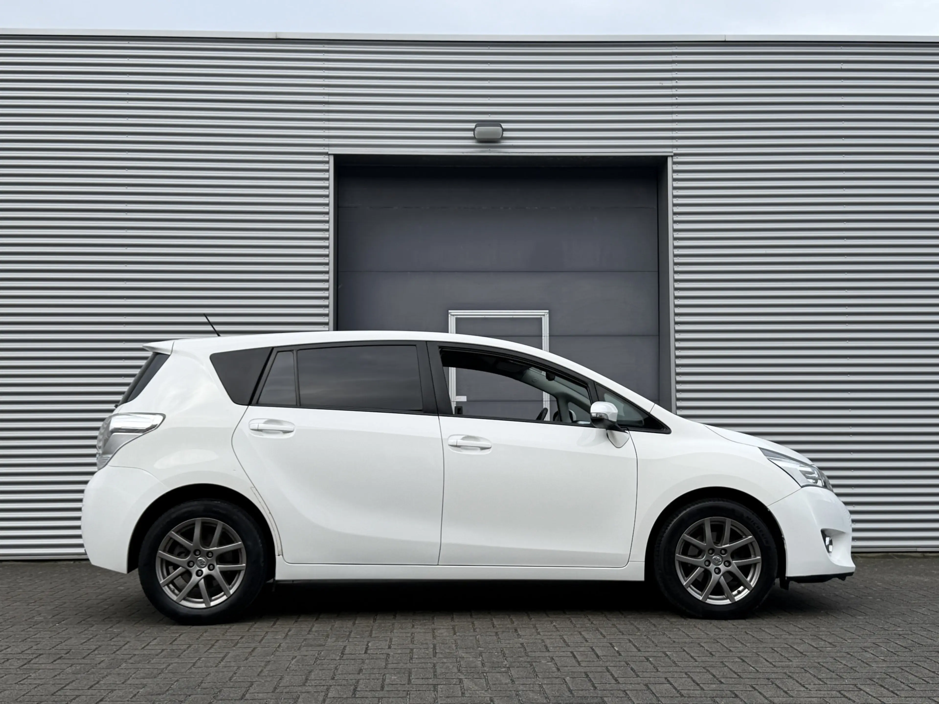 Toyota Verso 2.0 D-4D Business I Grijs Kenteken I Navi I Camera — photo 3