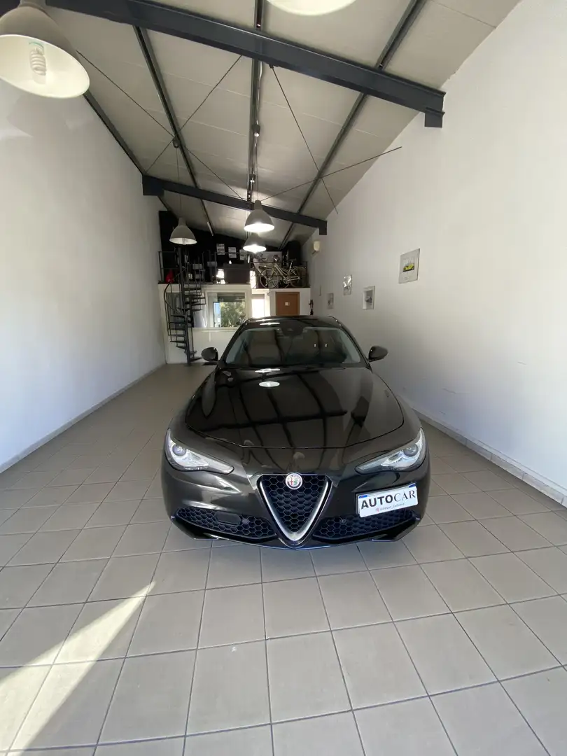 Alfa Romeo Giulia 2.2 t Business Launch Edition 150cv - 1