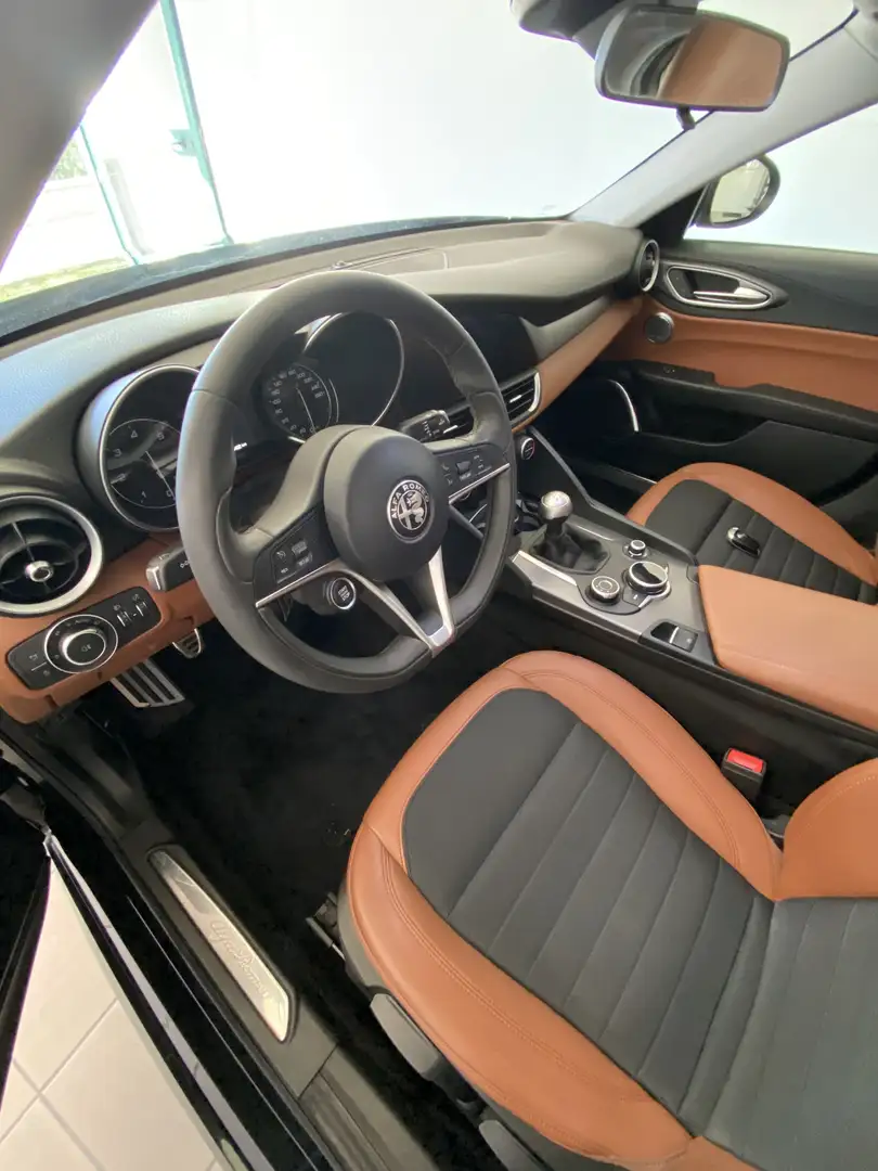 Alfa Romeo Giulia 2.2 t Business Launch Edition 150cv - 2