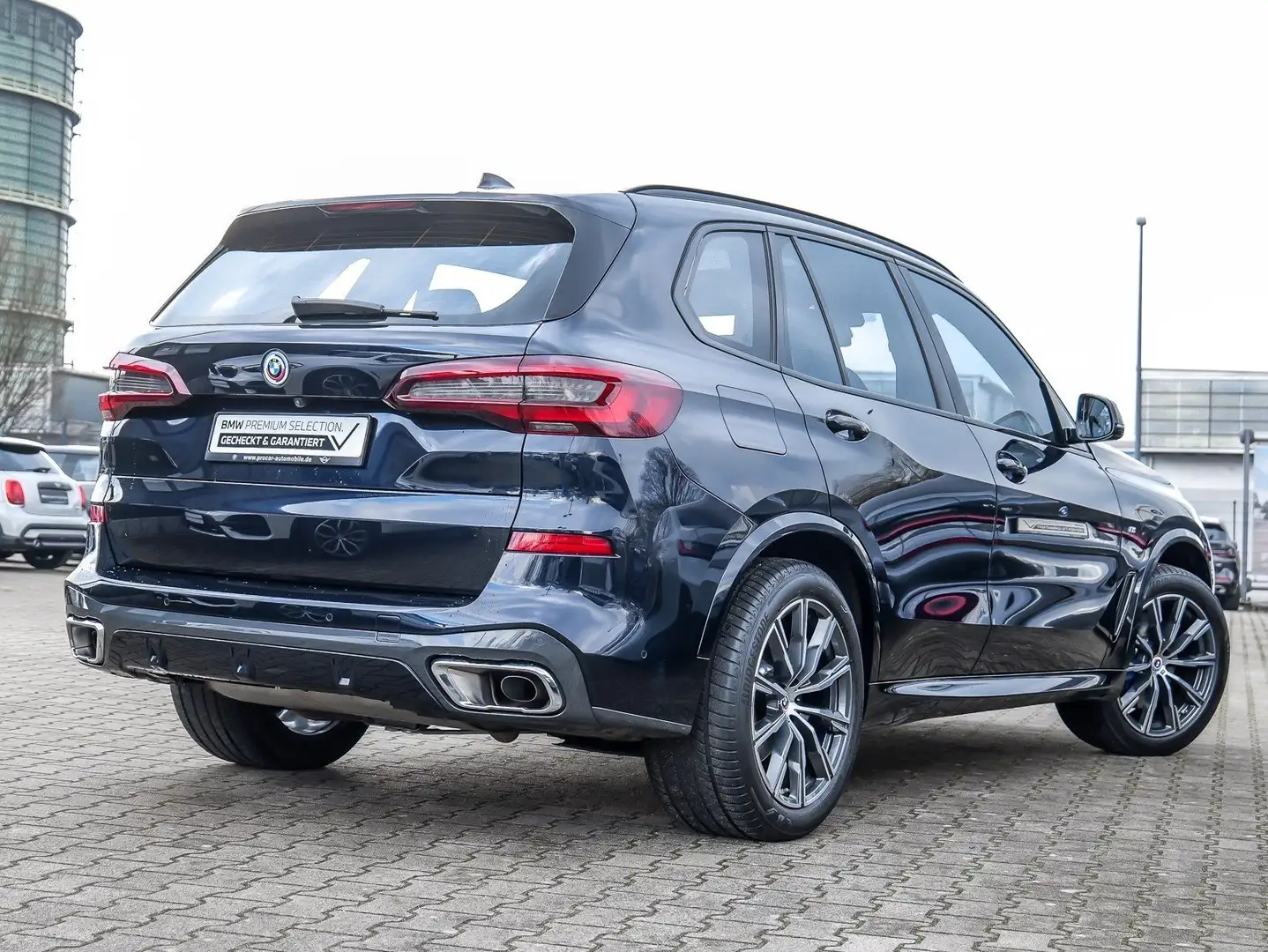 BMW X5 xDrive30d M Sport AHK Pano DA Prof. HuD H/K Shz v+ Zwart - 2