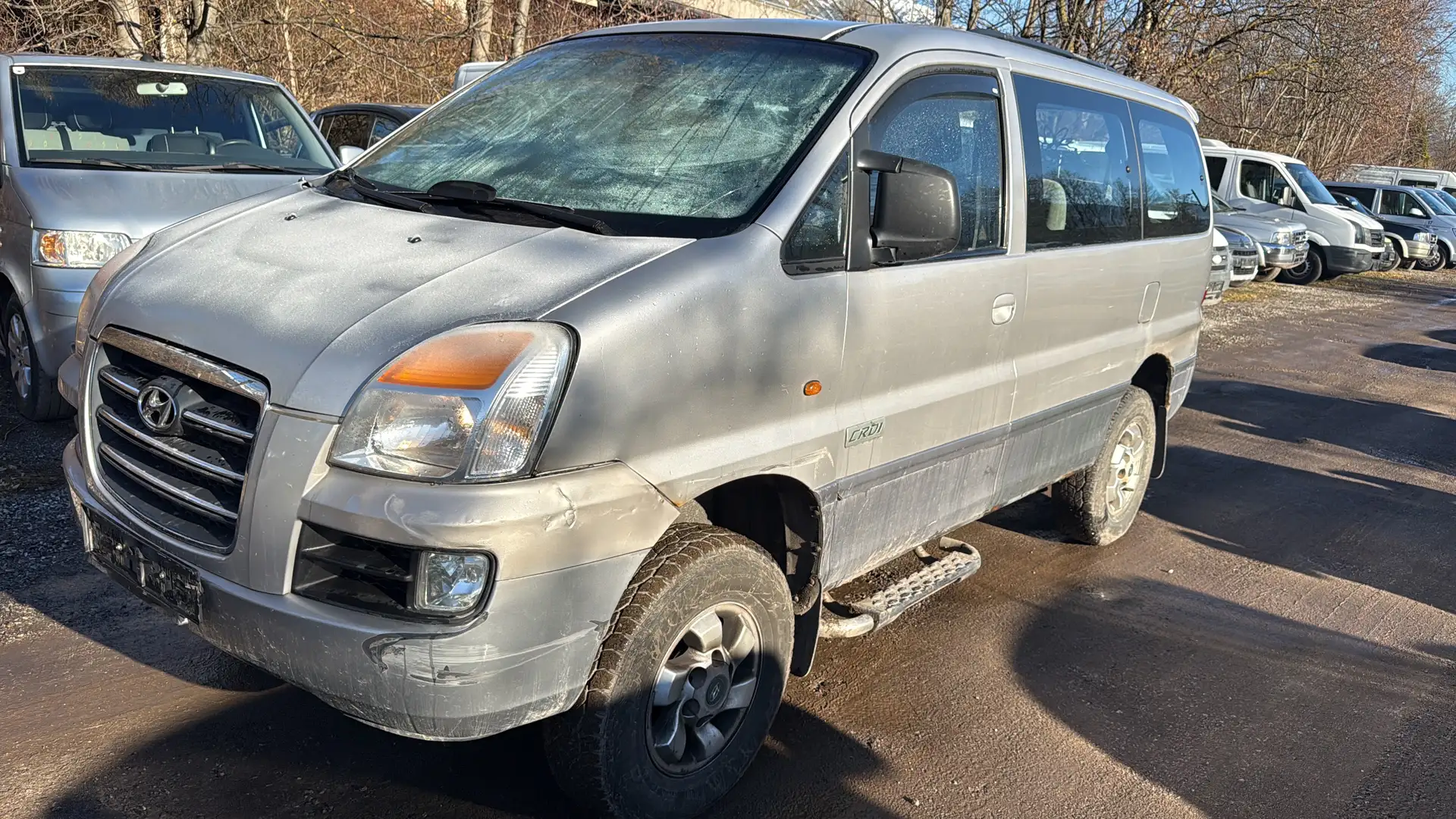 Hyundai H-1 H-1 Starex 2.5 TD 4x4 Silber - 1