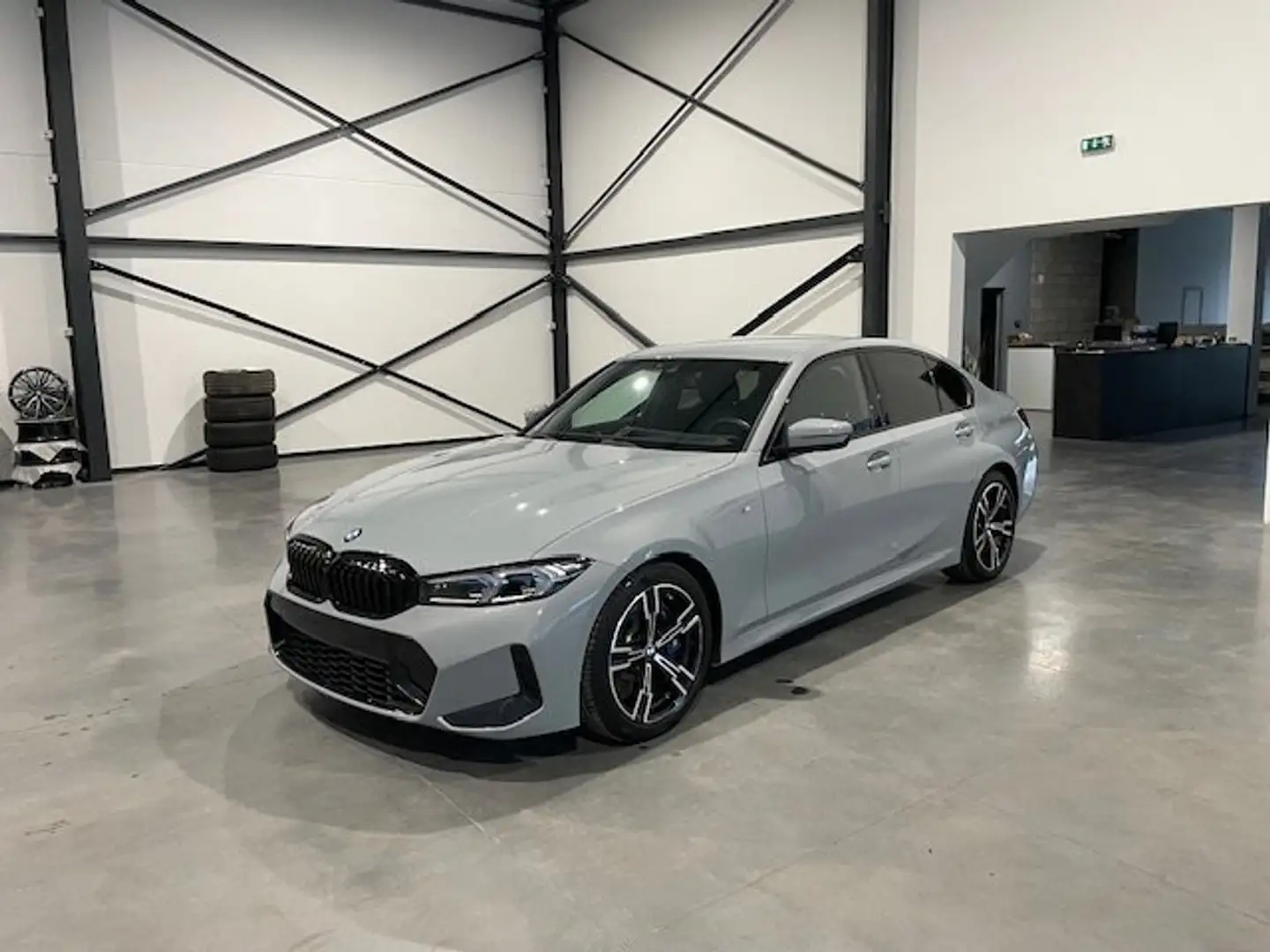 BMW 318 M-Pack Facelift met Garantie Gris - 1