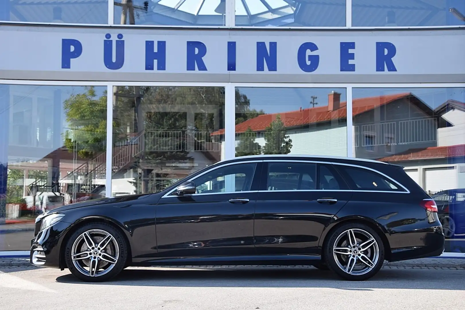 Mercedes-Benz E 400 d T 4MATIC Aut.*AMG*HUD*360°*FAHRPAKET* Schwarz - 1