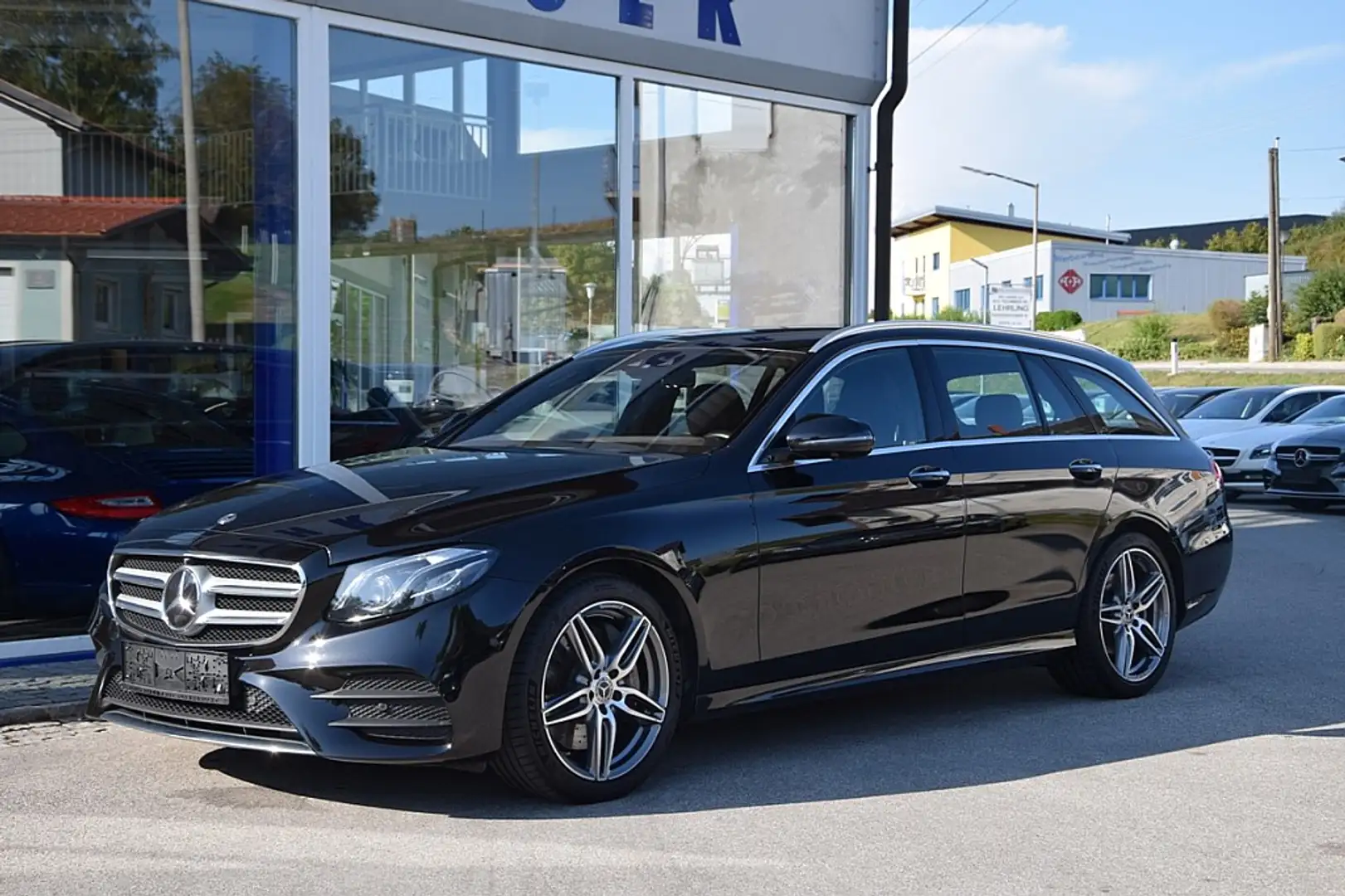 Mercedes-Benz E 400 d T 4MATIC Aut.*AMG*HUD*360°*FAHRPAKET* Schwarz - 2