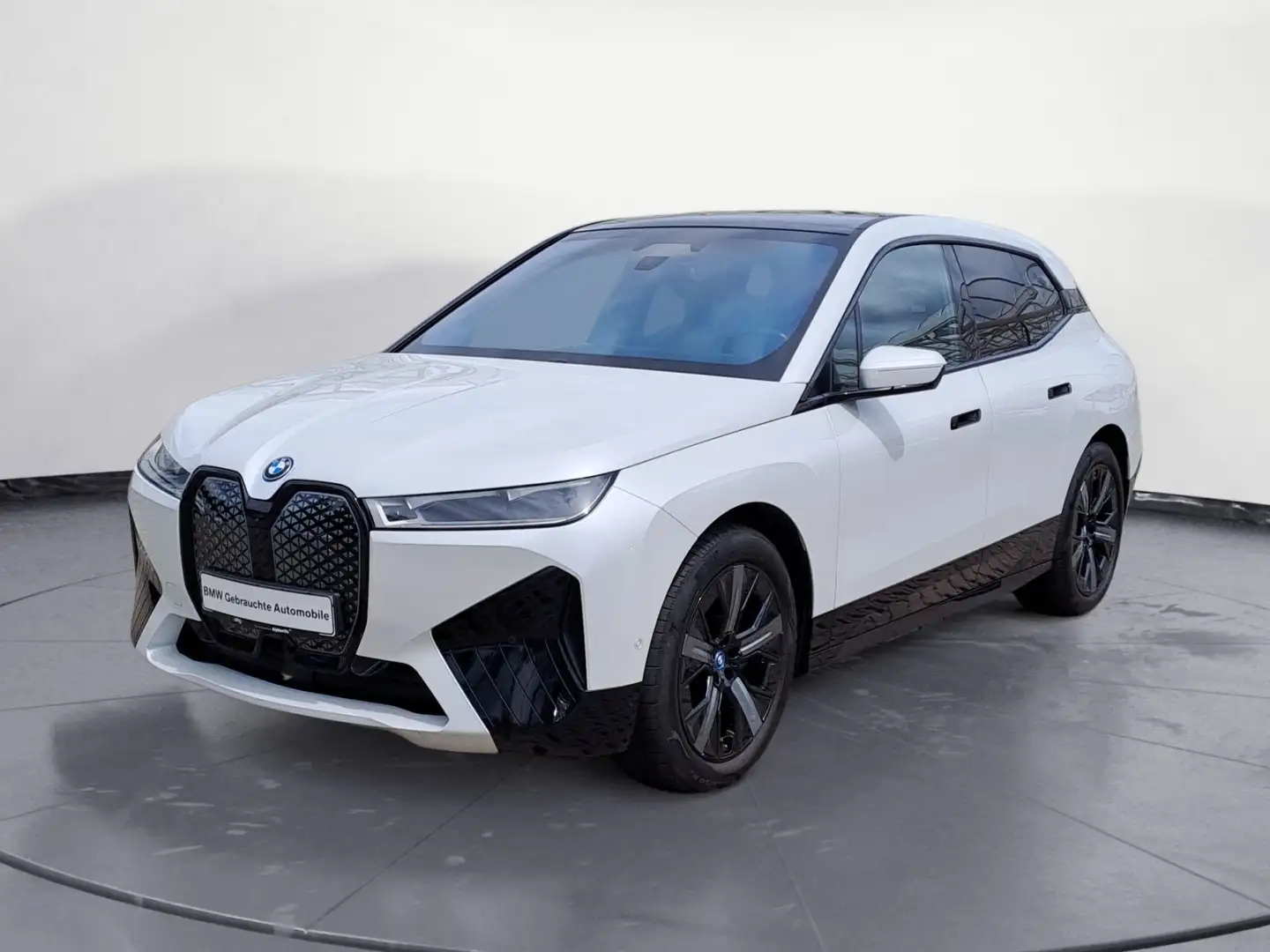 BMW iX xDrive50 Sportpaket Integal-Aktivlenk. AHK Weiß - 2