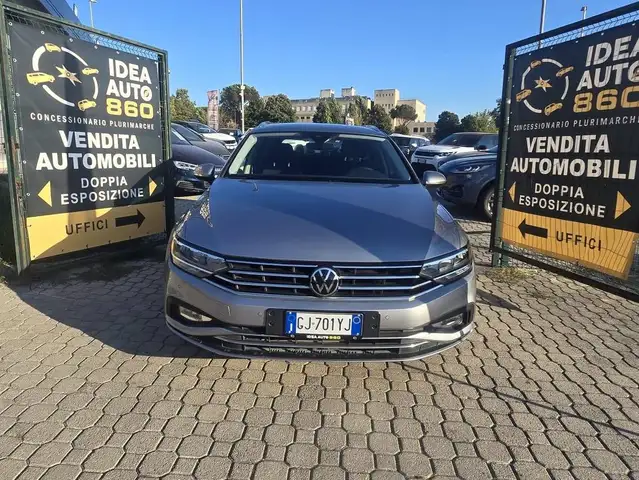 Volkswagen Passat view 2