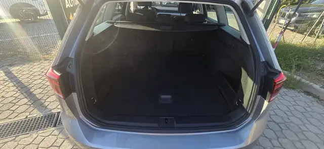 Volkswagen Passat view 8